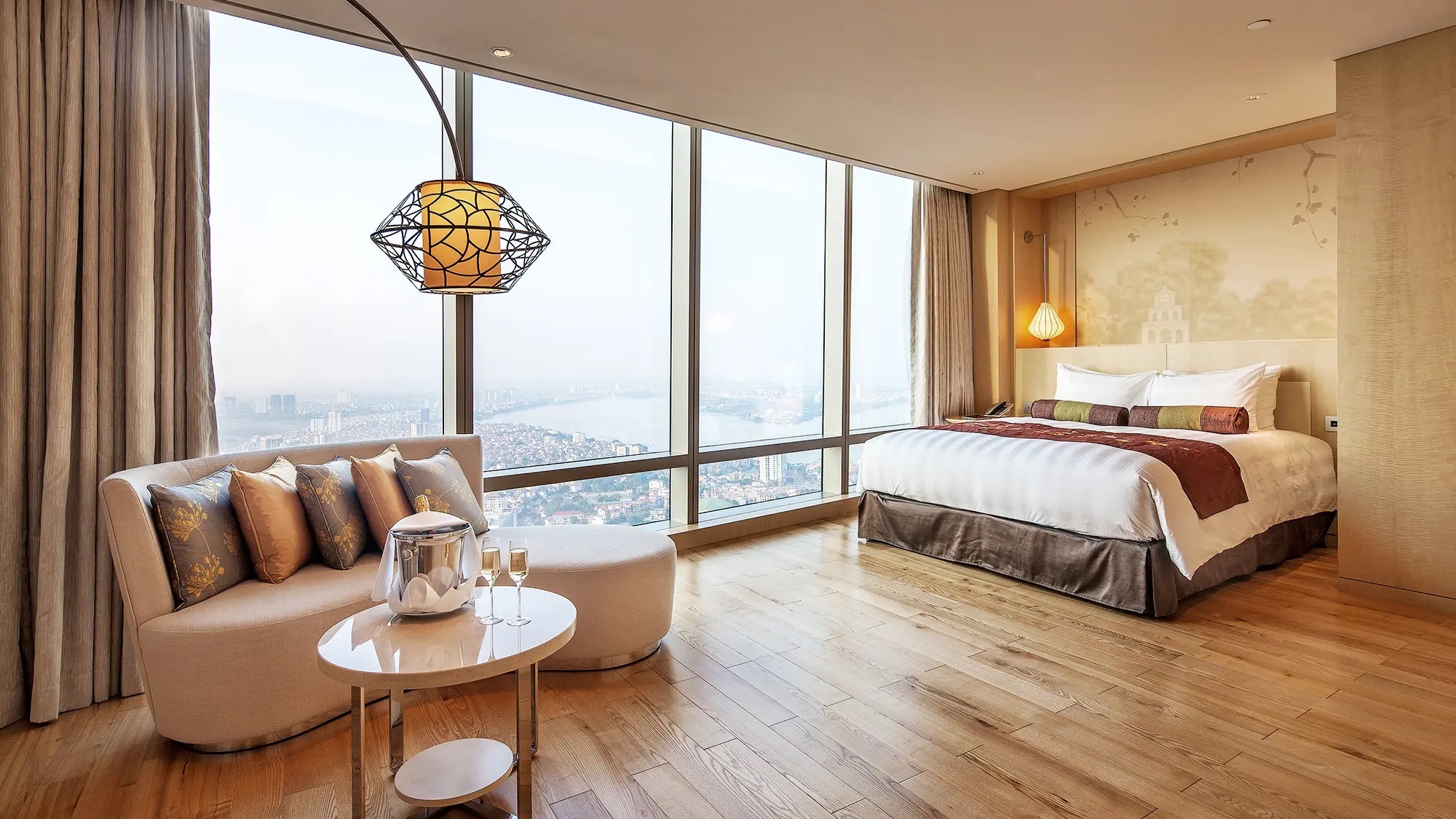 Junior Suite Club King Bed