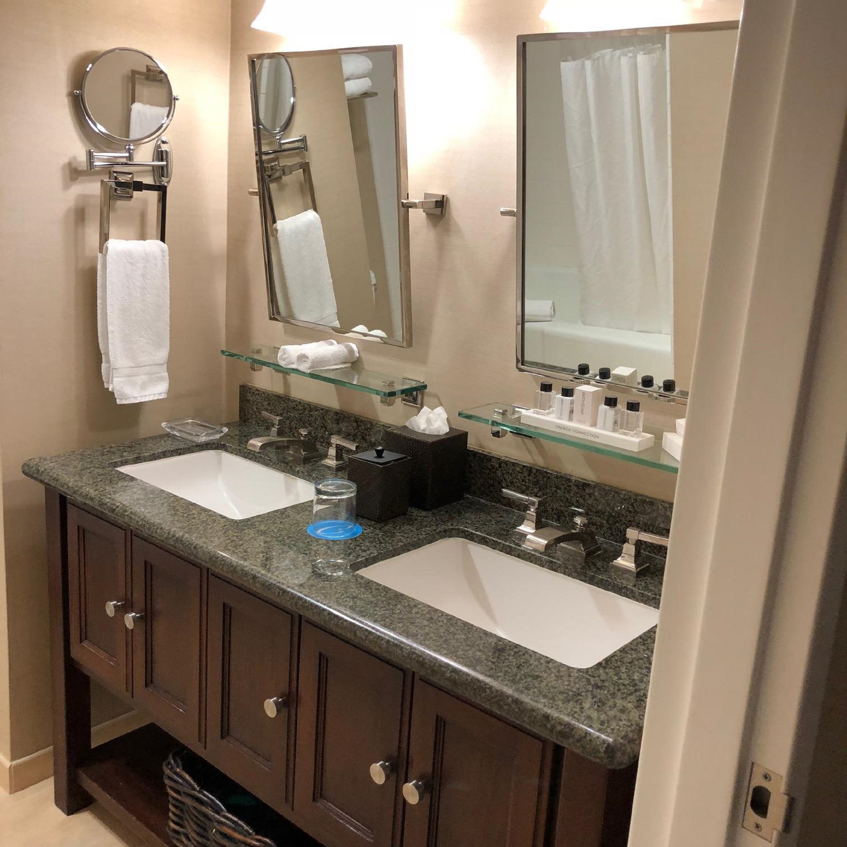 Double Deluxe King Bed