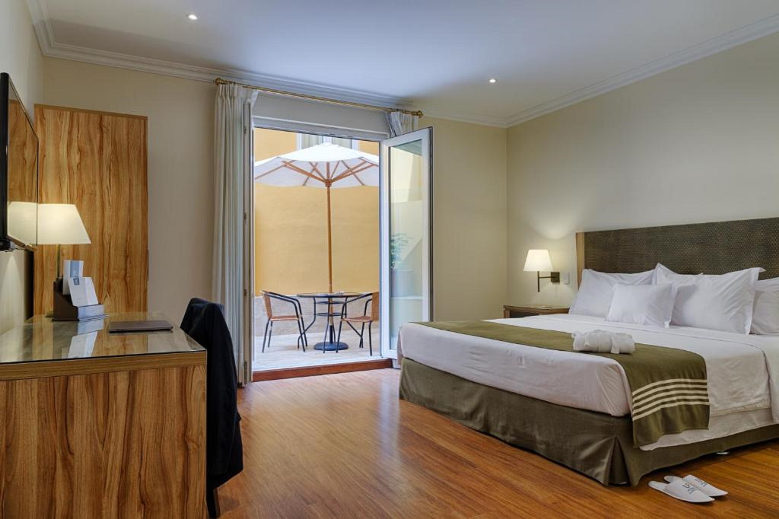 Double Superior King Bed