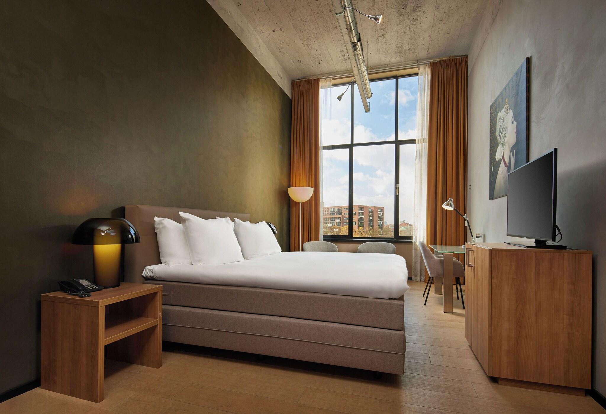 Double or Twin King Size Bed