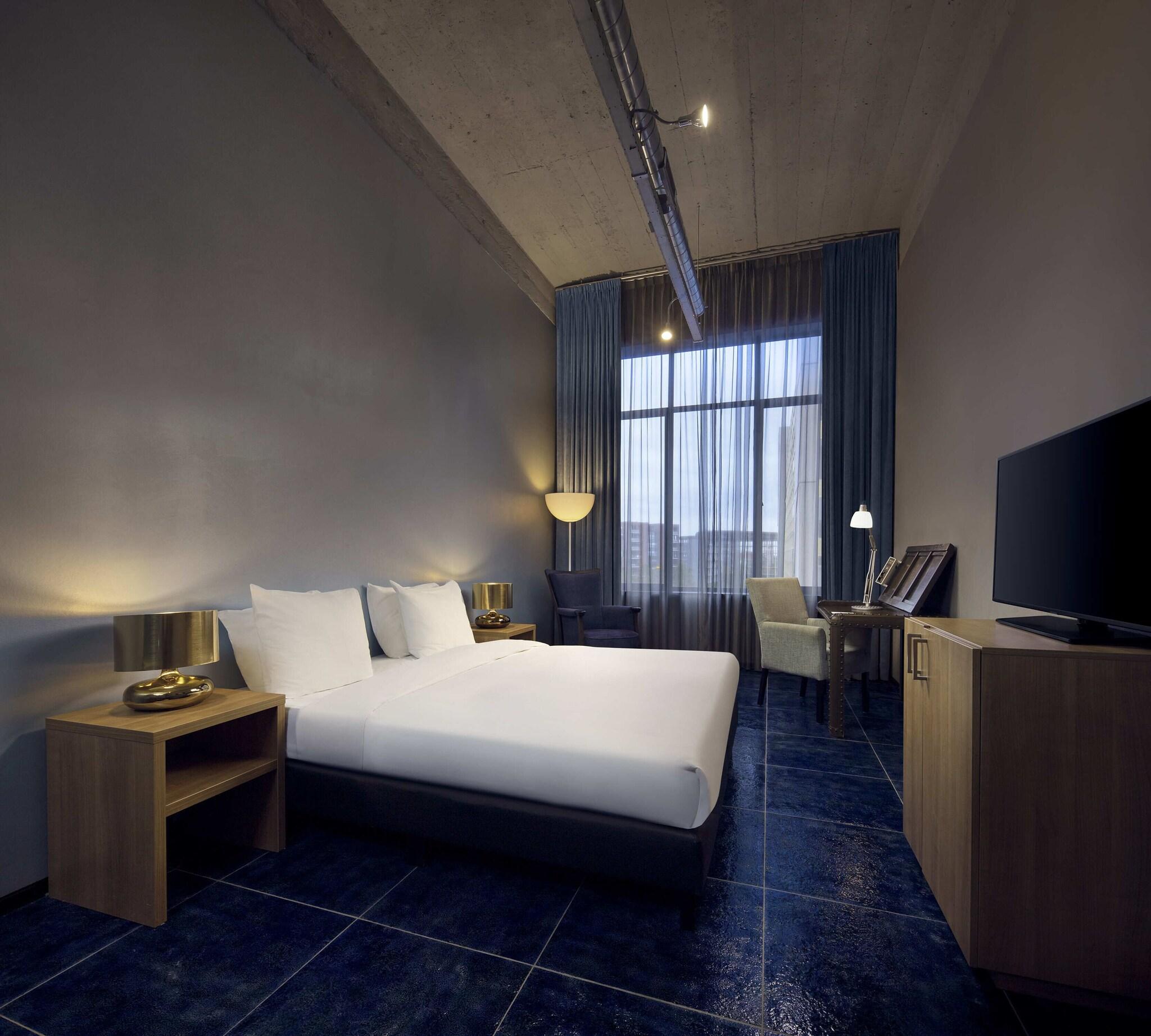 Double or Twin King Size Bed