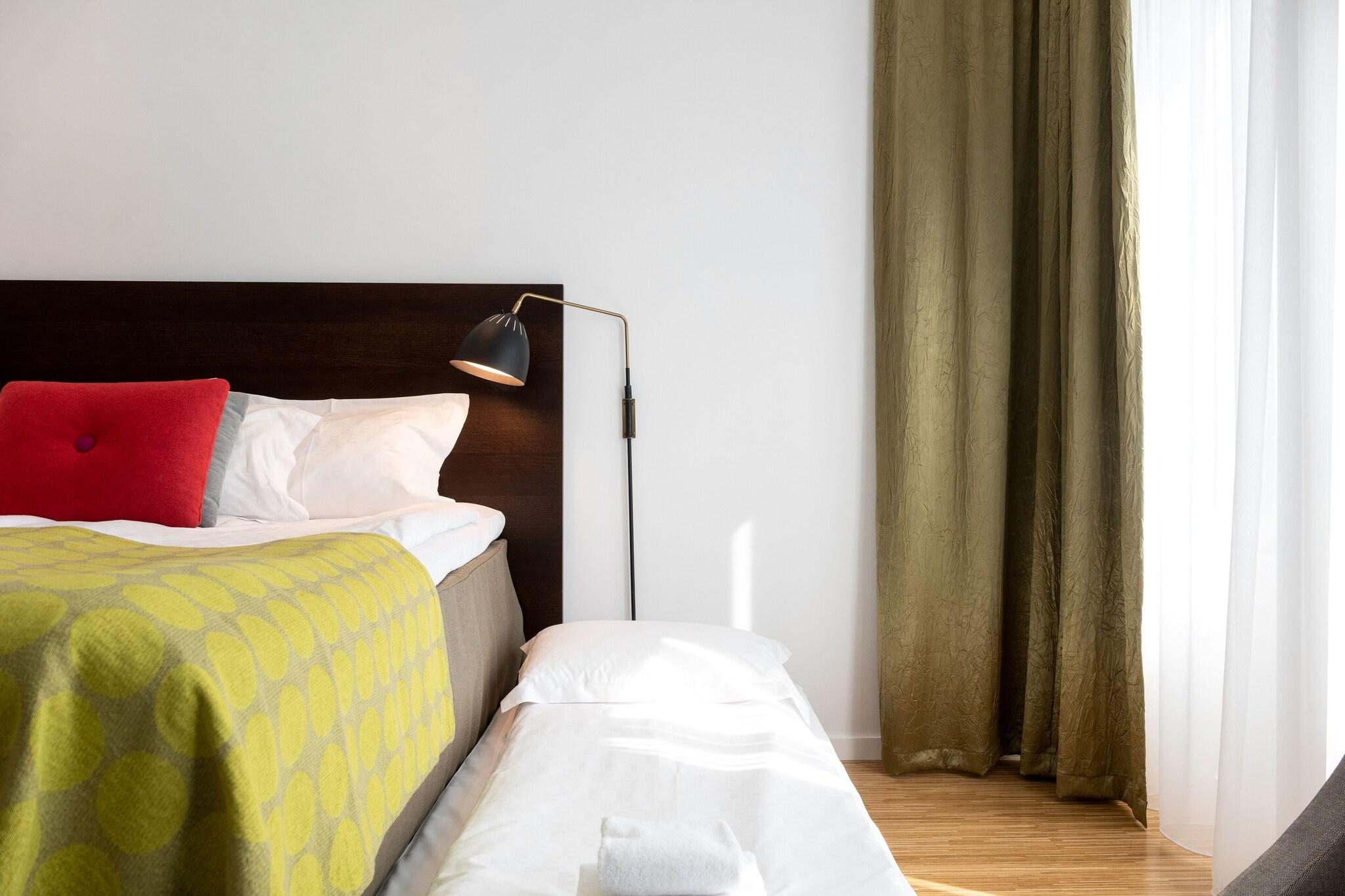 Family Room Guest Room Queen Bed