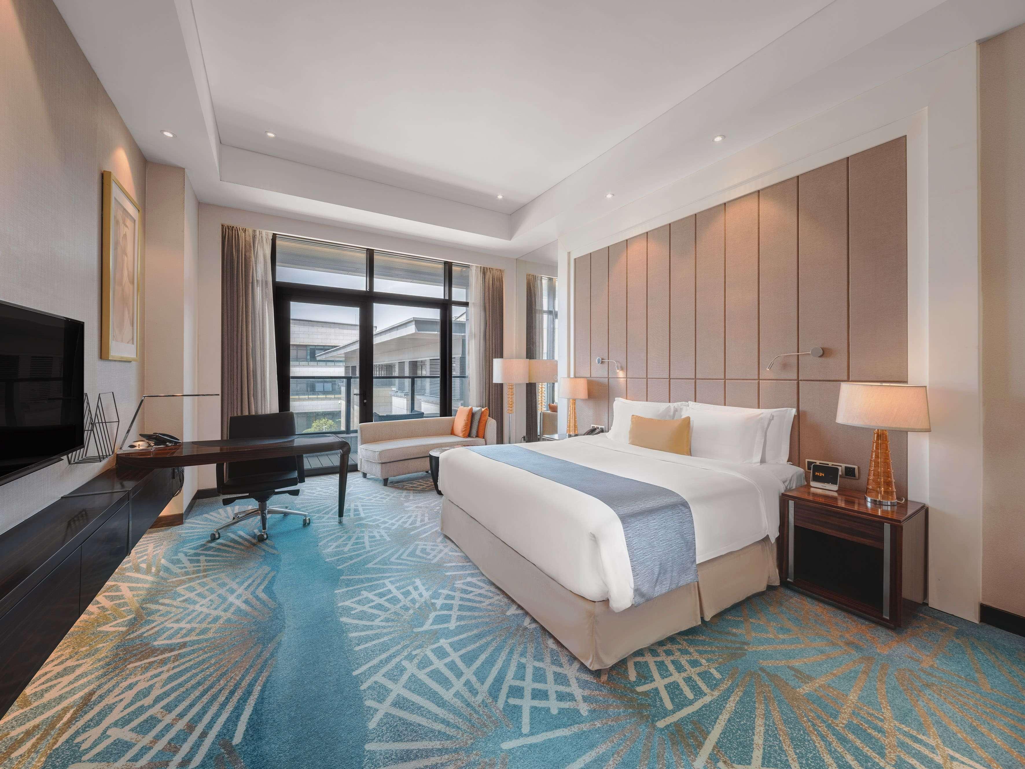 Double Deluxe King Bed