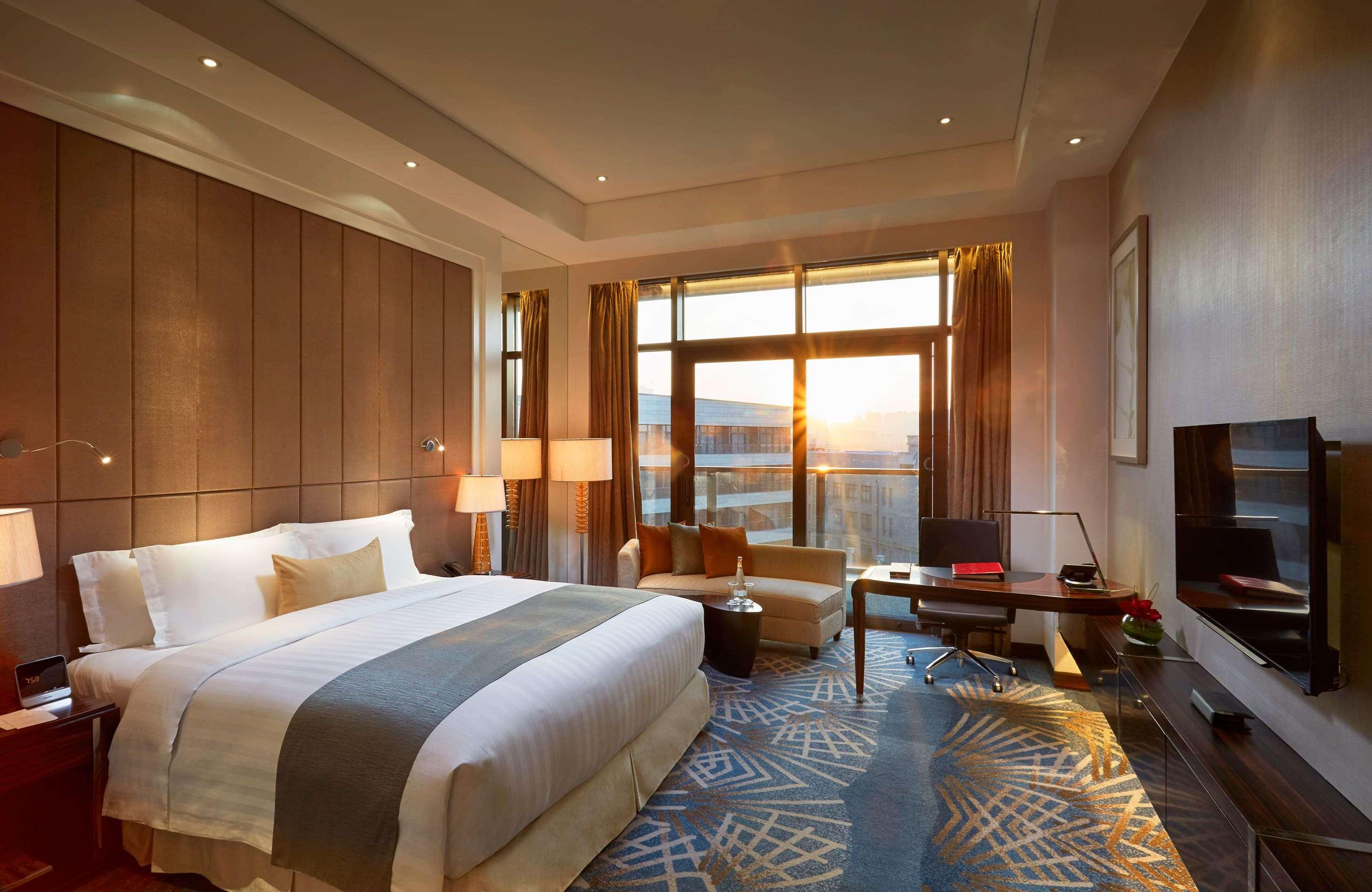 Double Deluxe King Bed