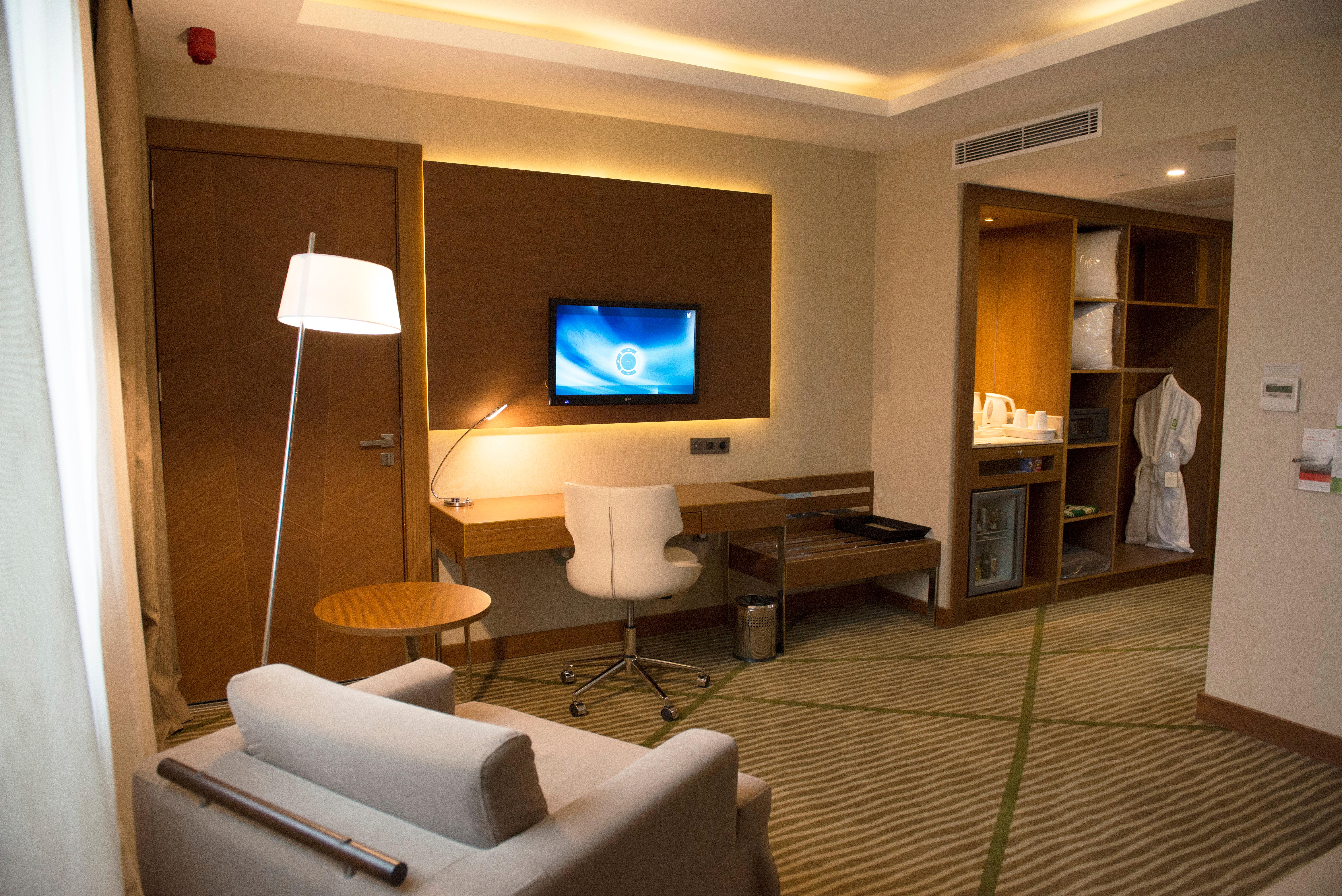 Double Accessible King Size Bed