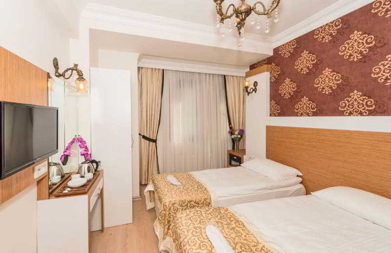 Triple Deluxe Sea View with Balcony