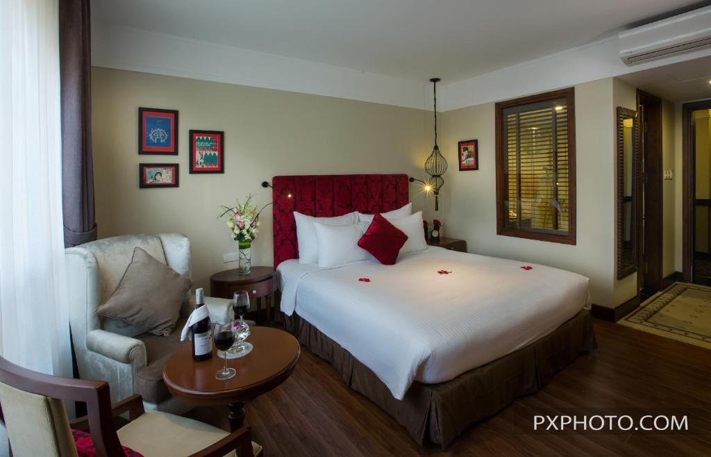 Double Deluxe One Bed