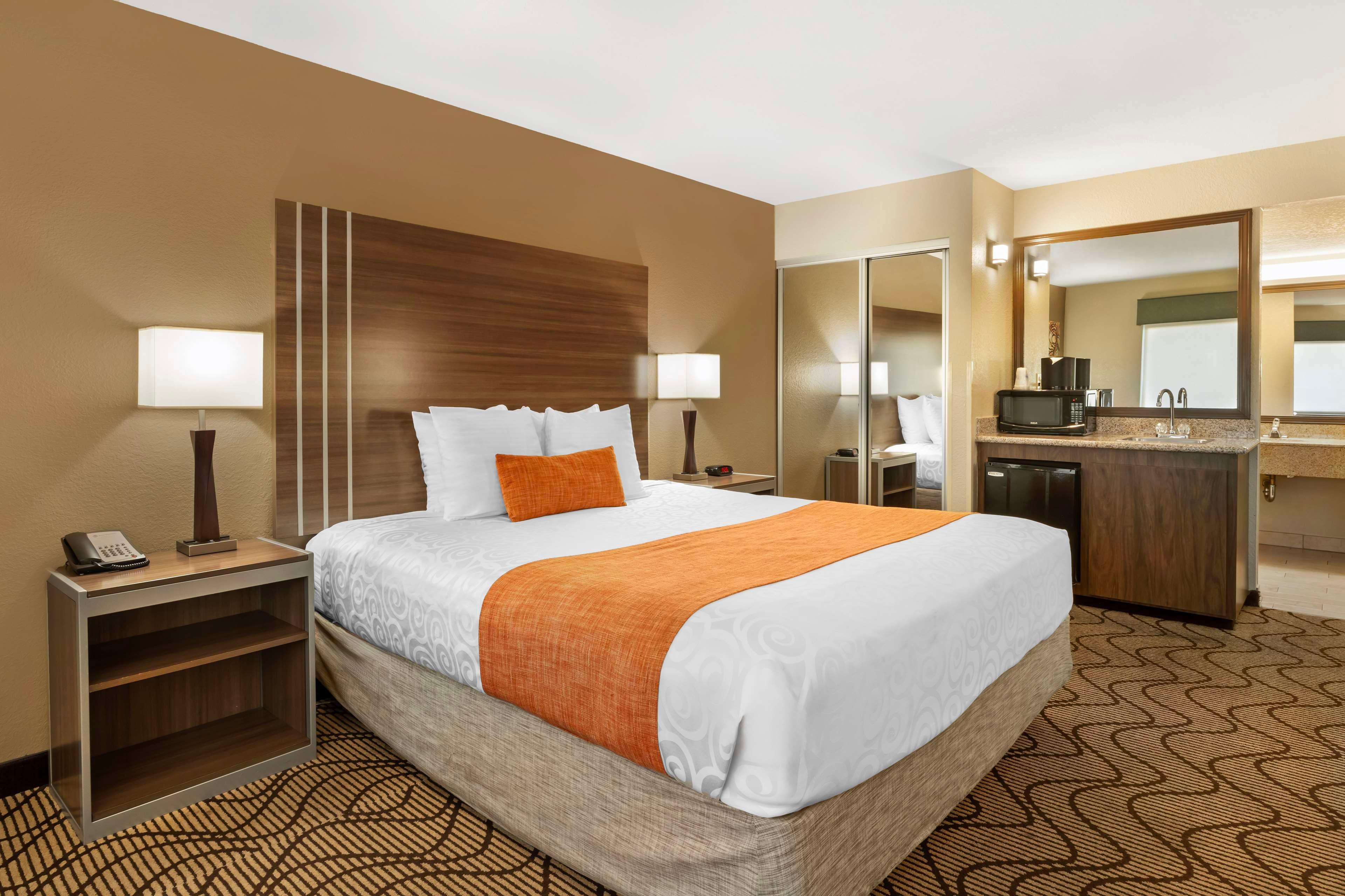 Room King Bed Non Smoking