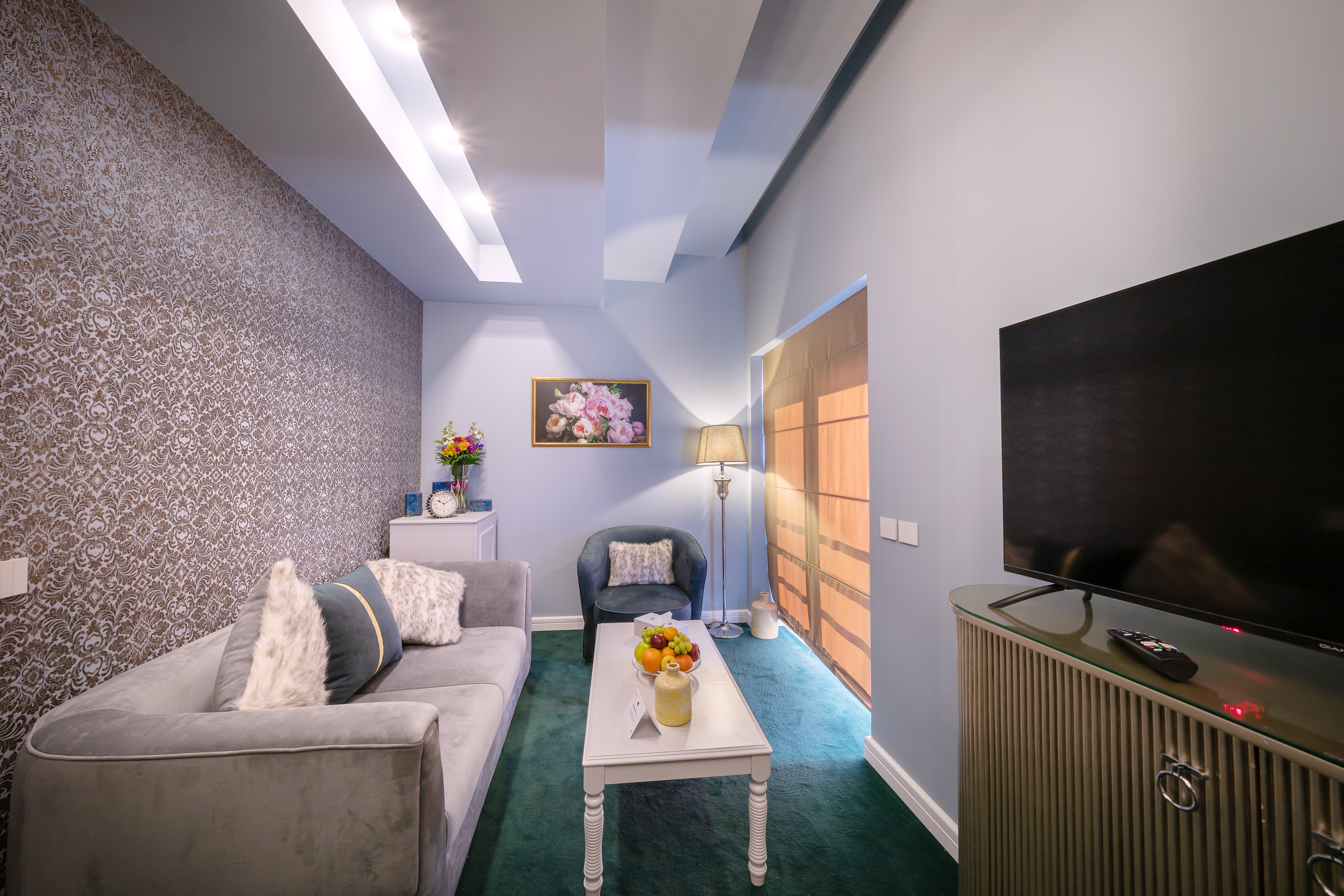 Apartment Queen Size Bed