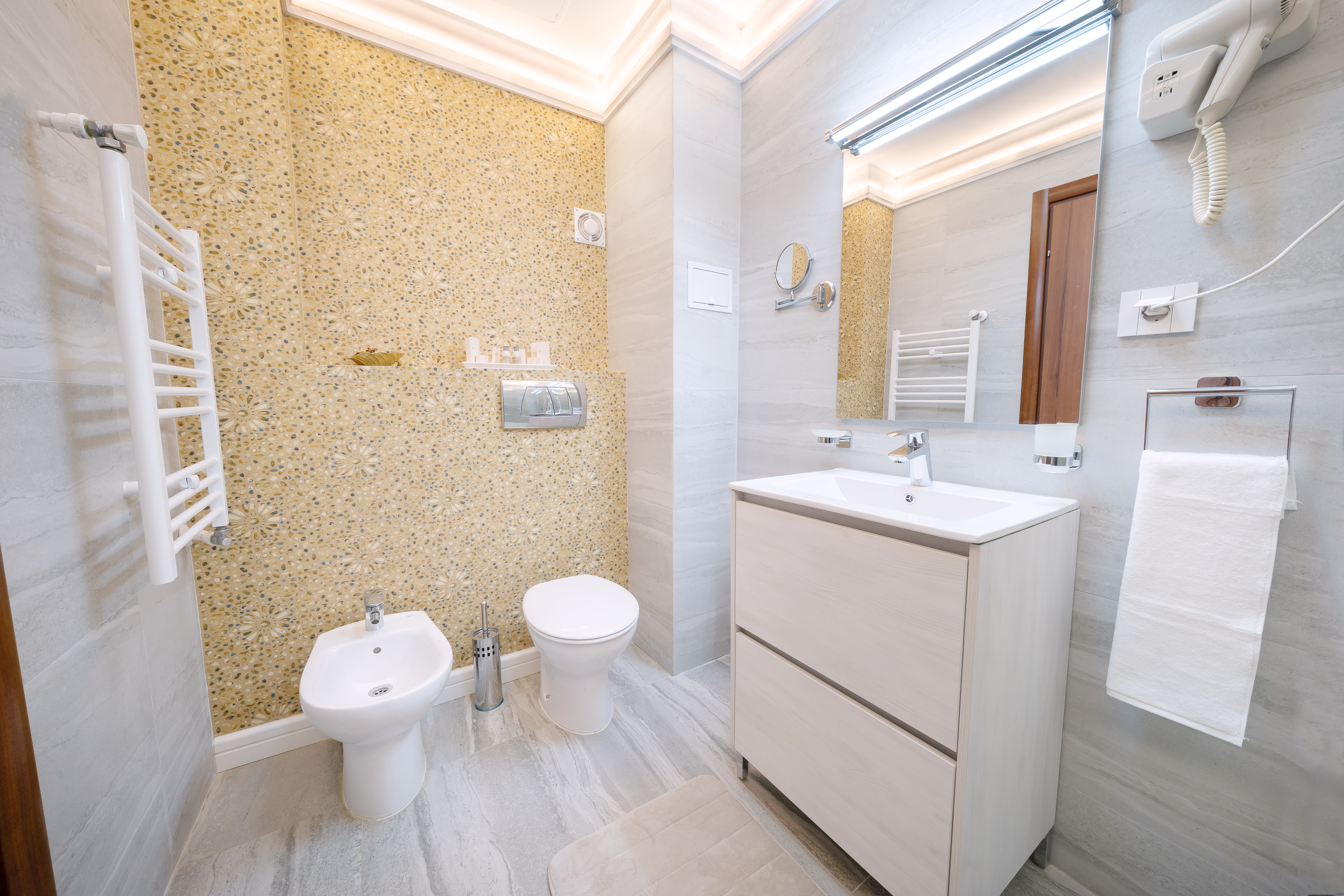 Apartment Queen Size Bed