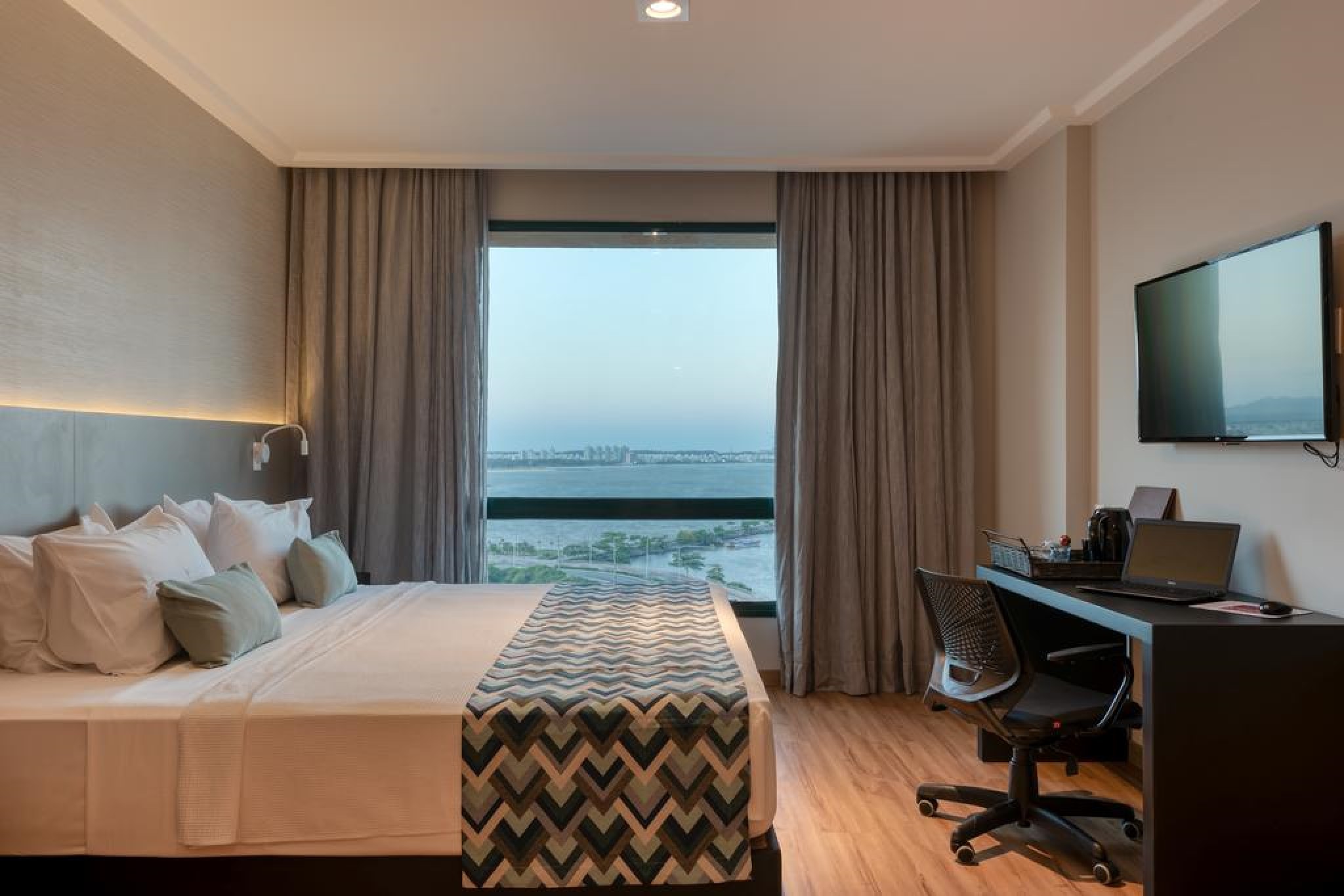 Double Deluxe Queen Bed