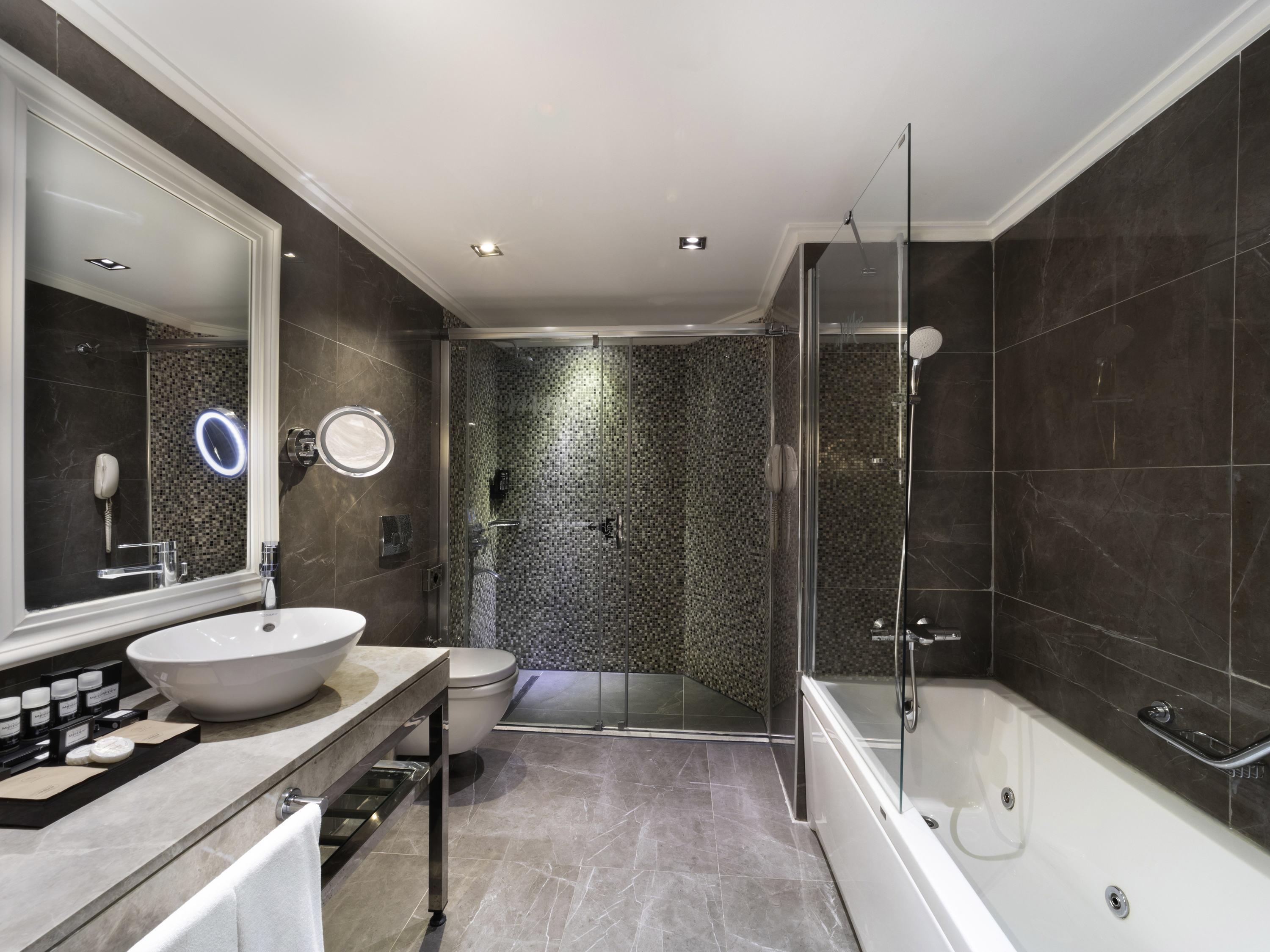 Suite Queen Size Bed