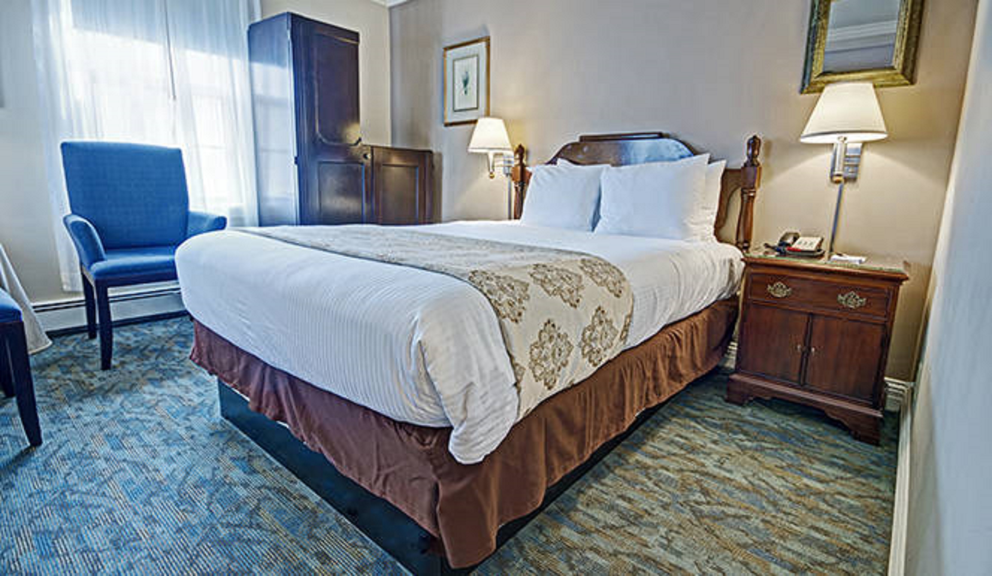 Studio Queen Size Bed