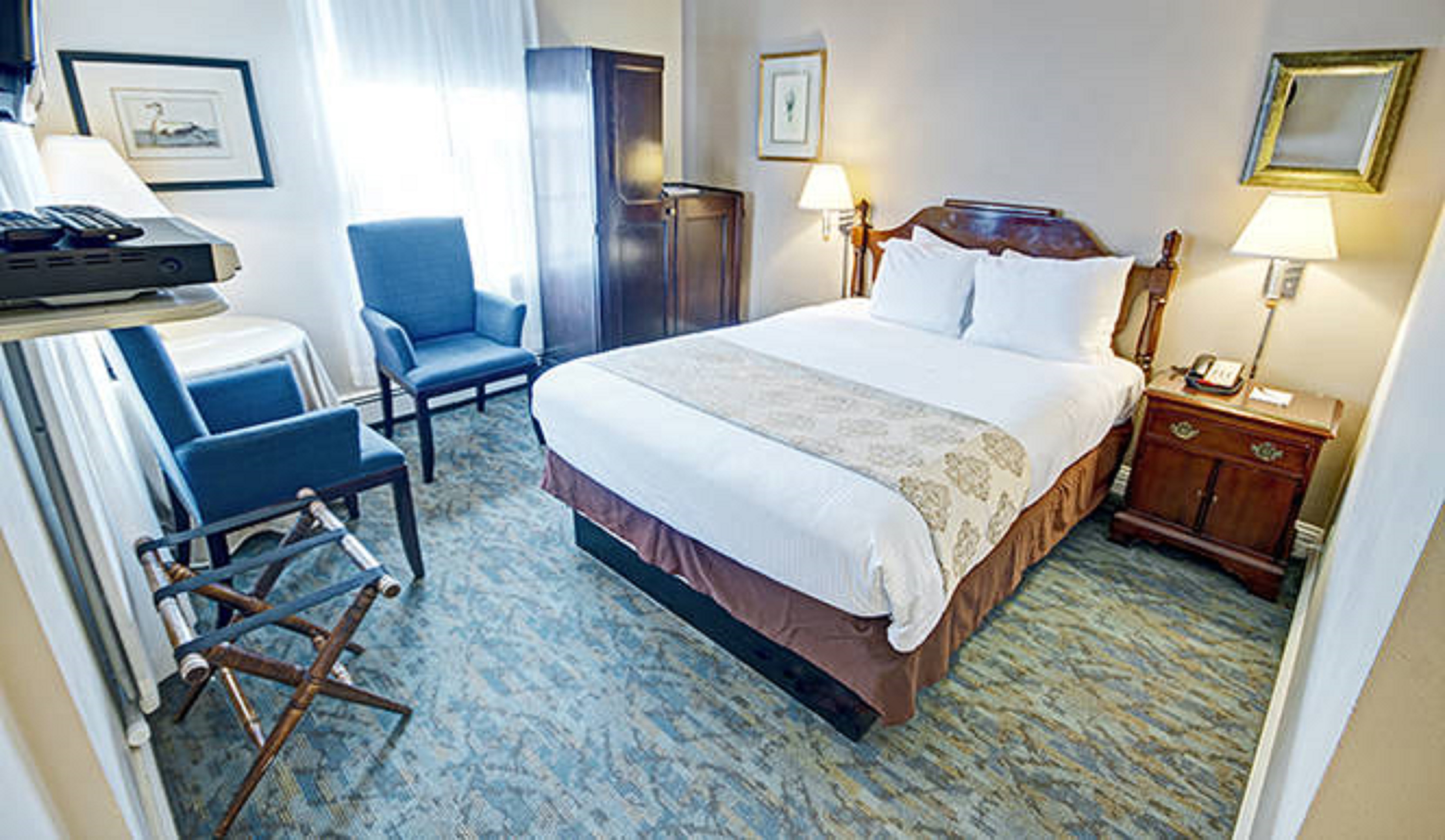 Studio Queen Size Bed