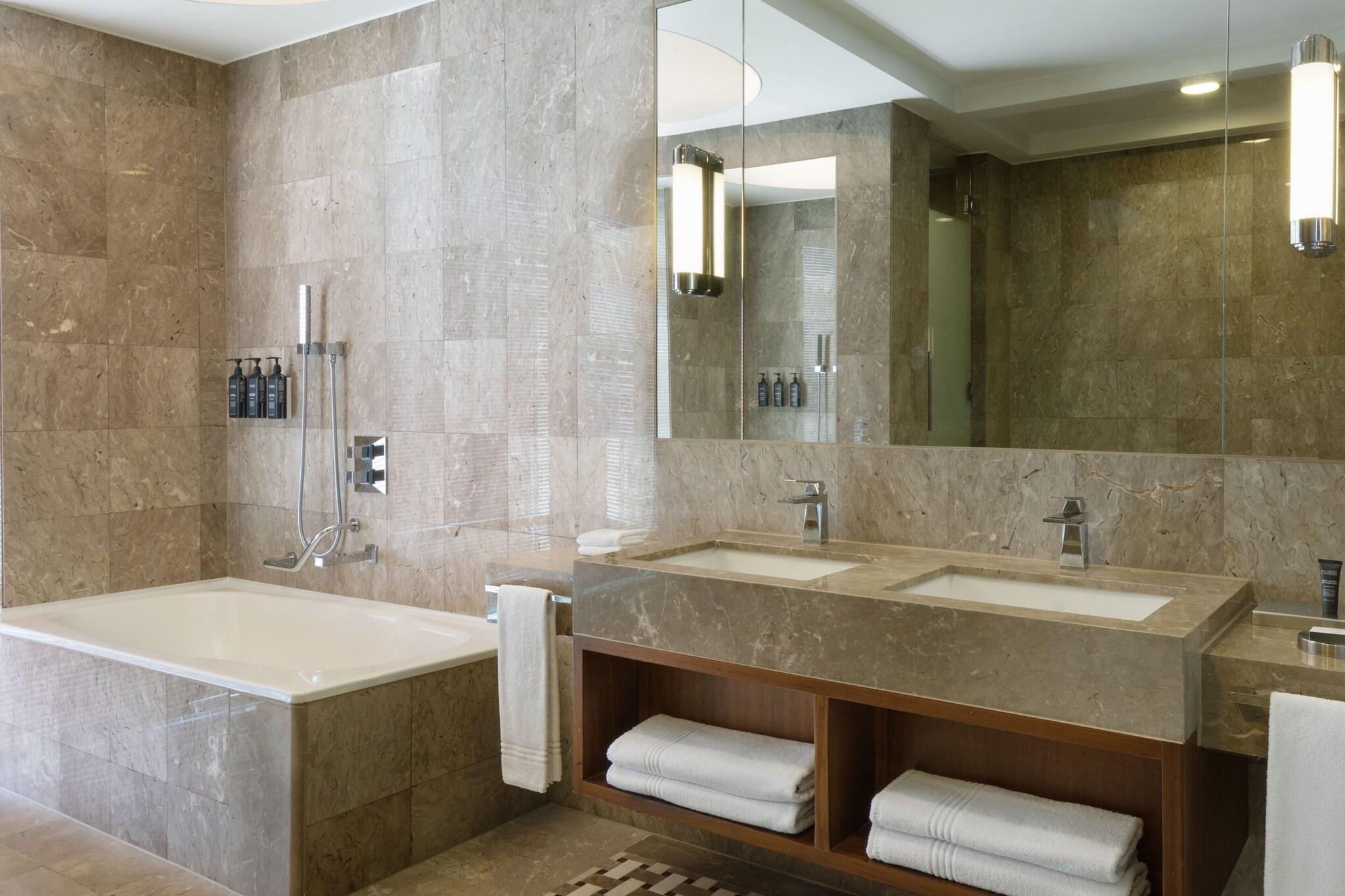 Suite Executive City View