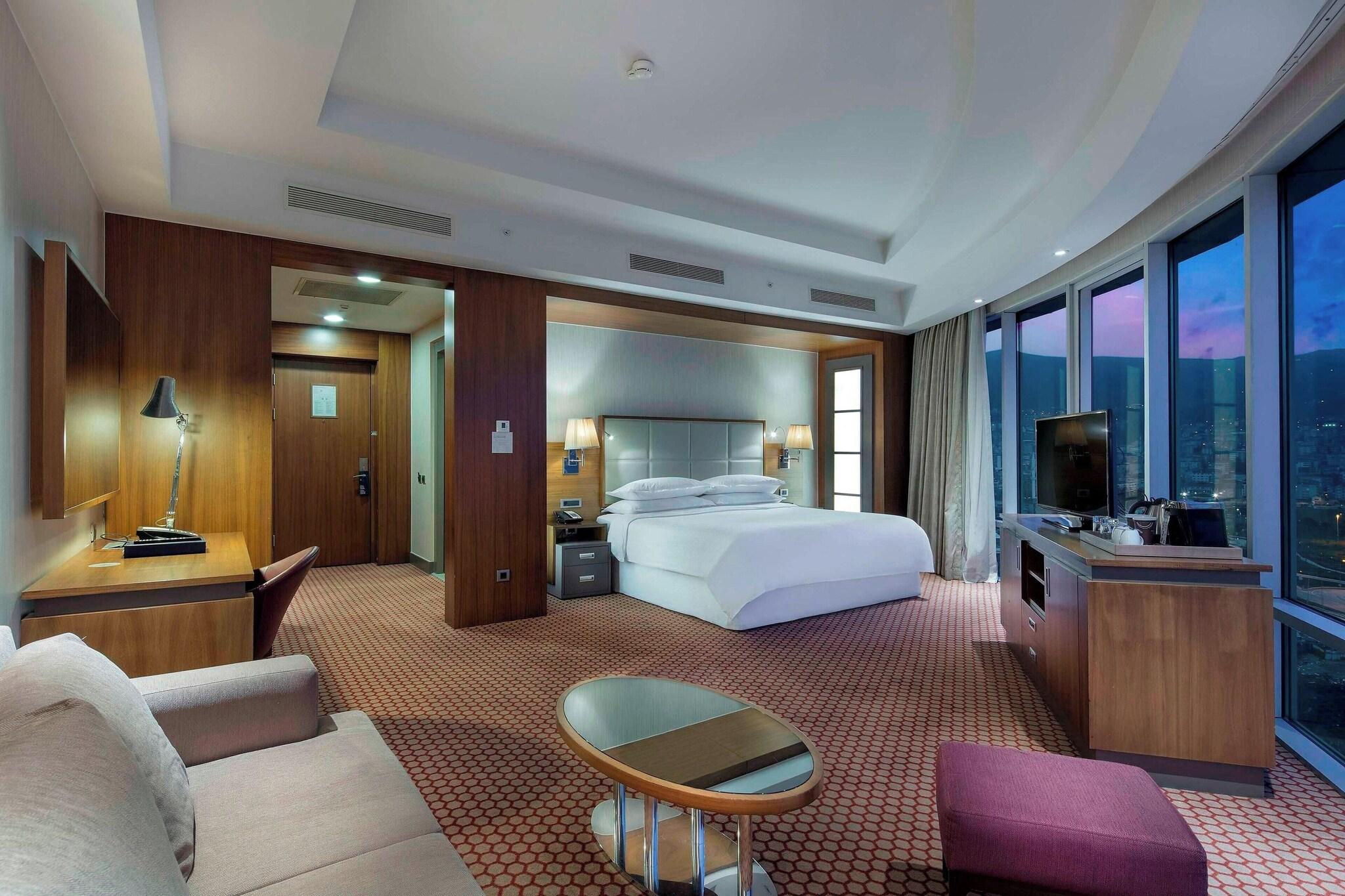 Double Deluxe King Bed