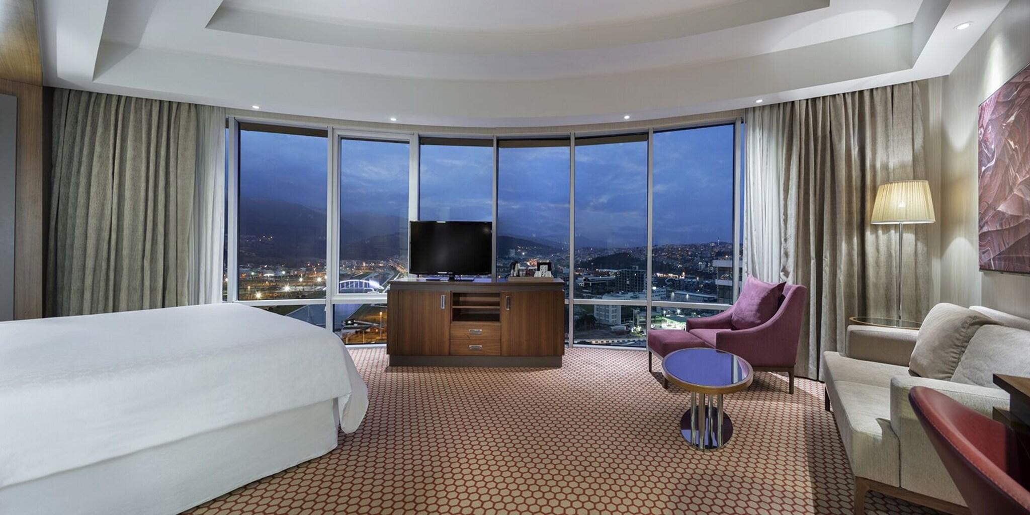 Suite Deluxe King Bed