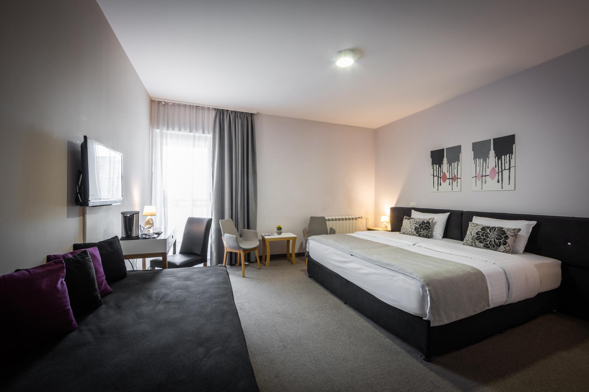 Family Room Capacity 3