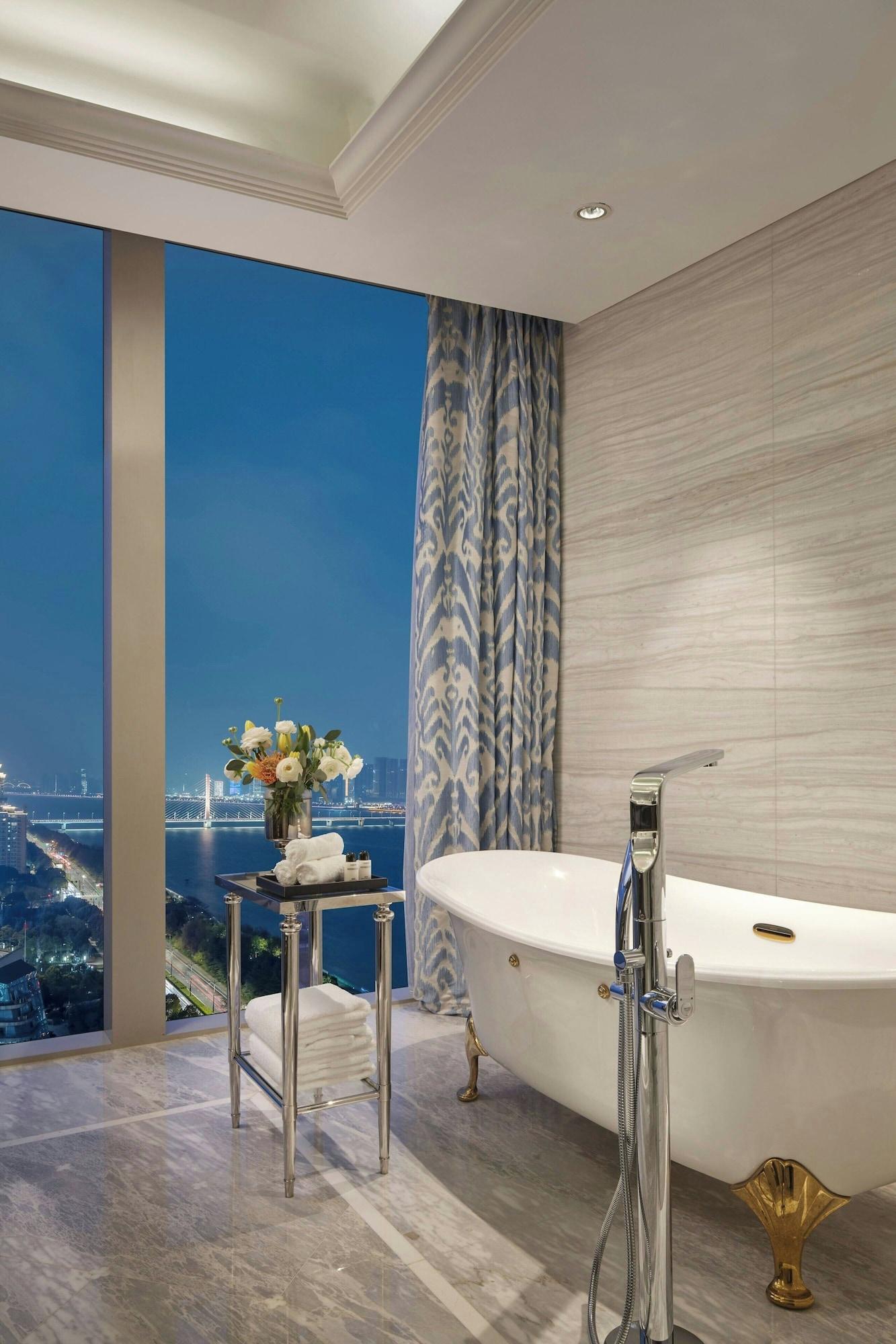 Suite King Bed One Bedroom 