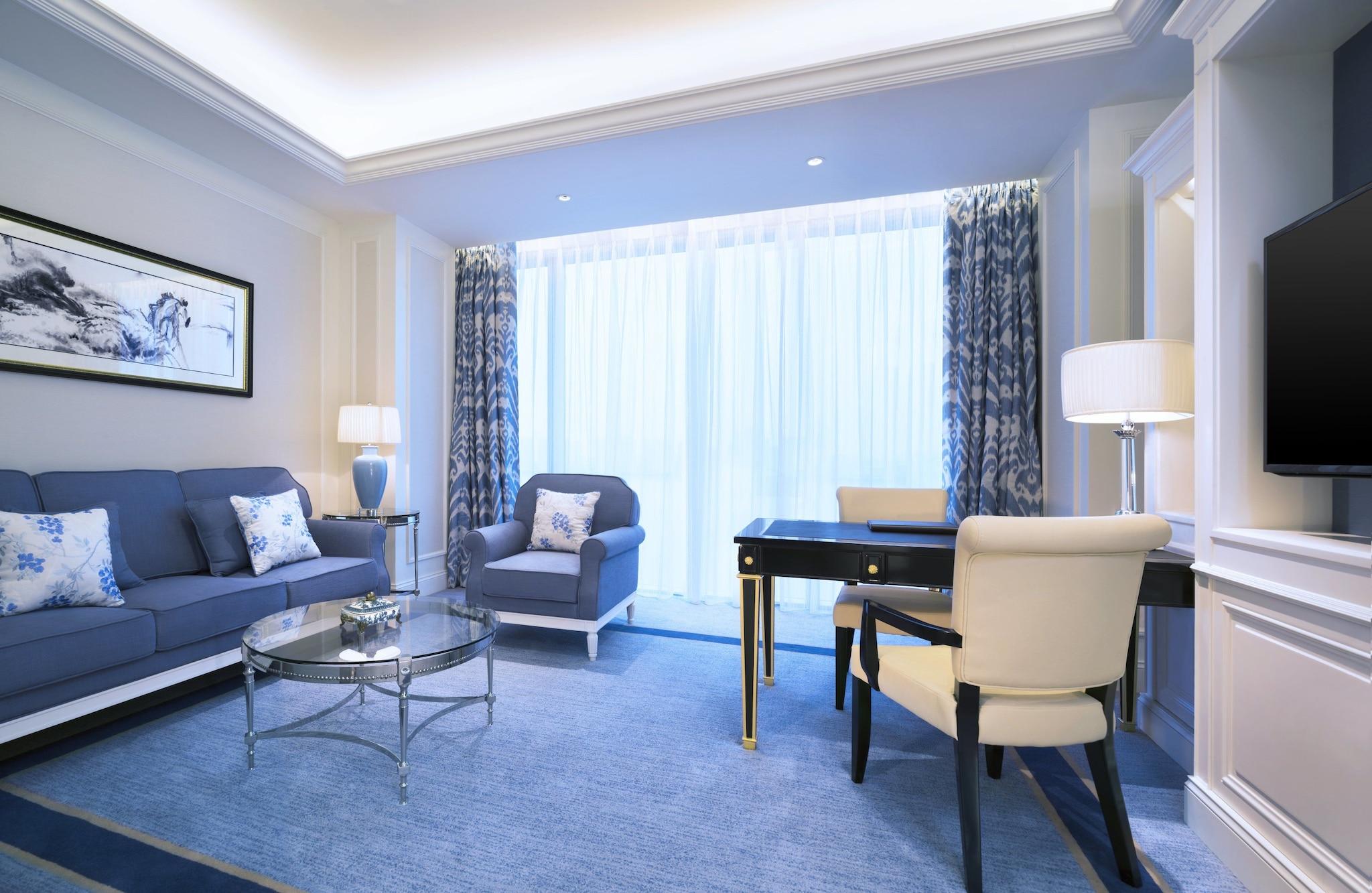 Suite King Bed One Bedroom 