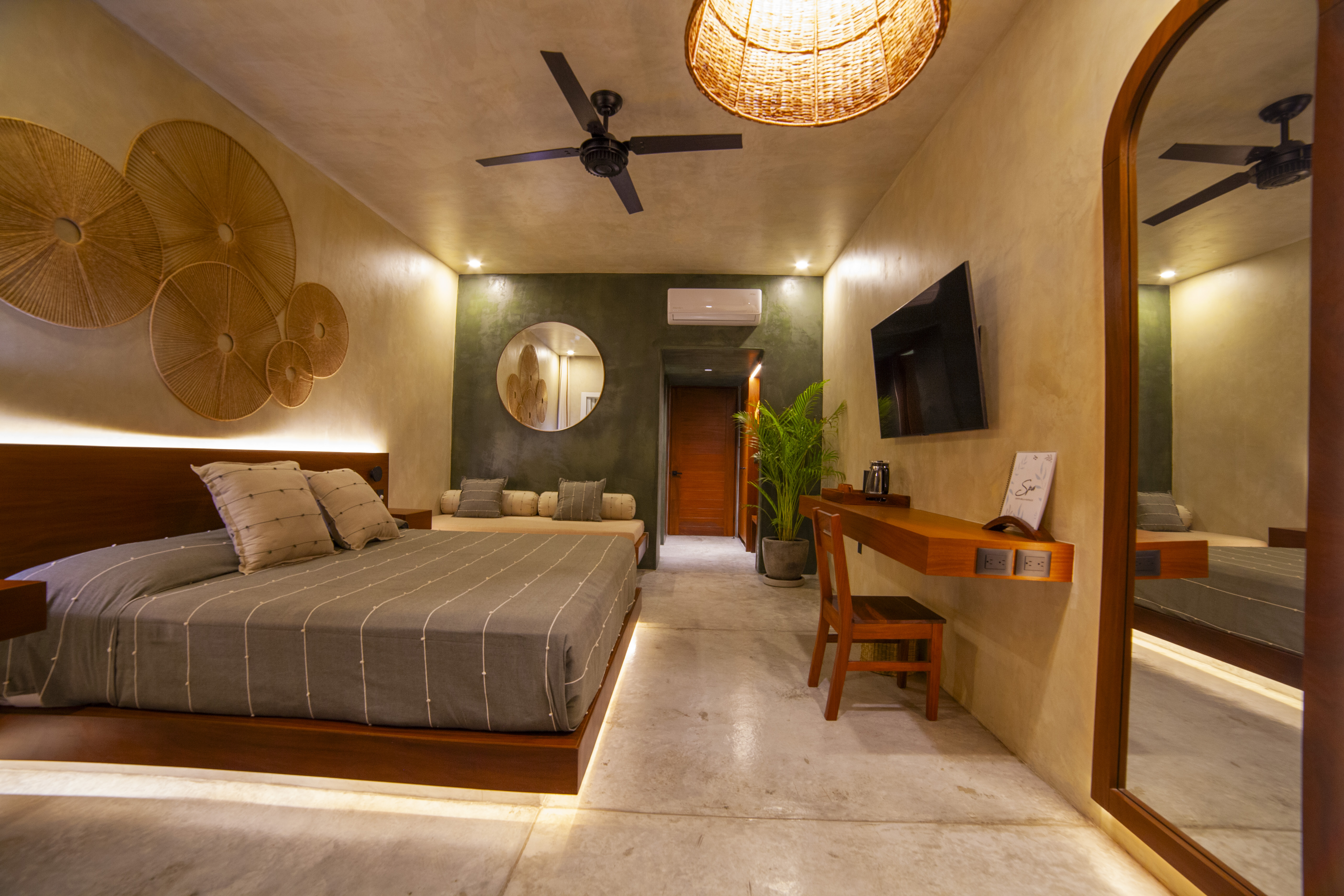 Room King Size Bed
