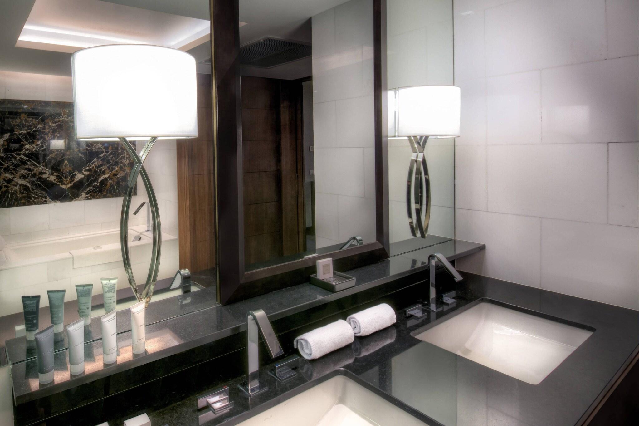 Suite King Bed One Bedroom 