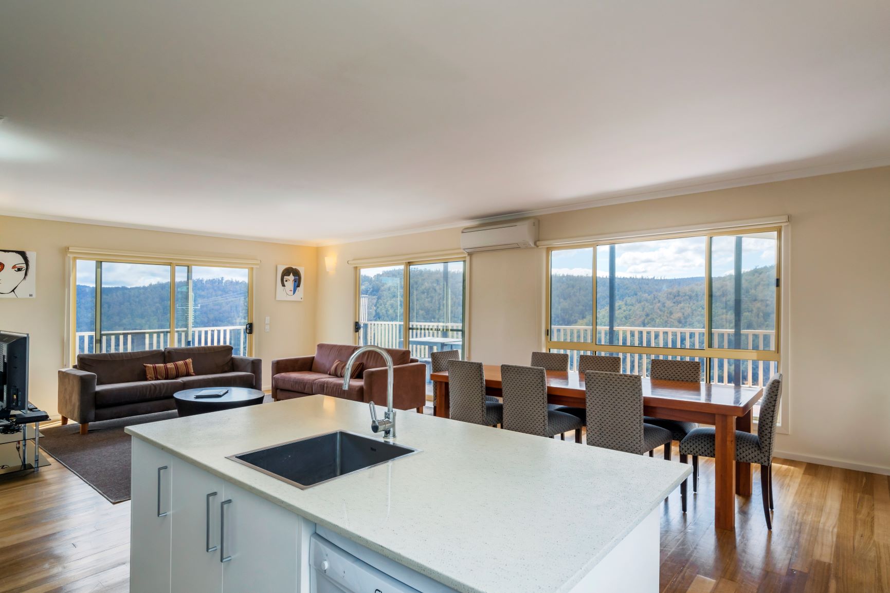 Bungalow Five Bedrooms