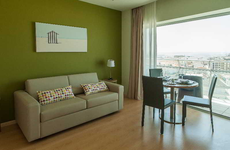 Family Room Capacity 3