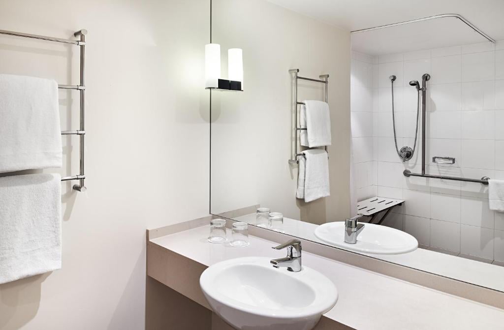 Double Accessible King Size Bed