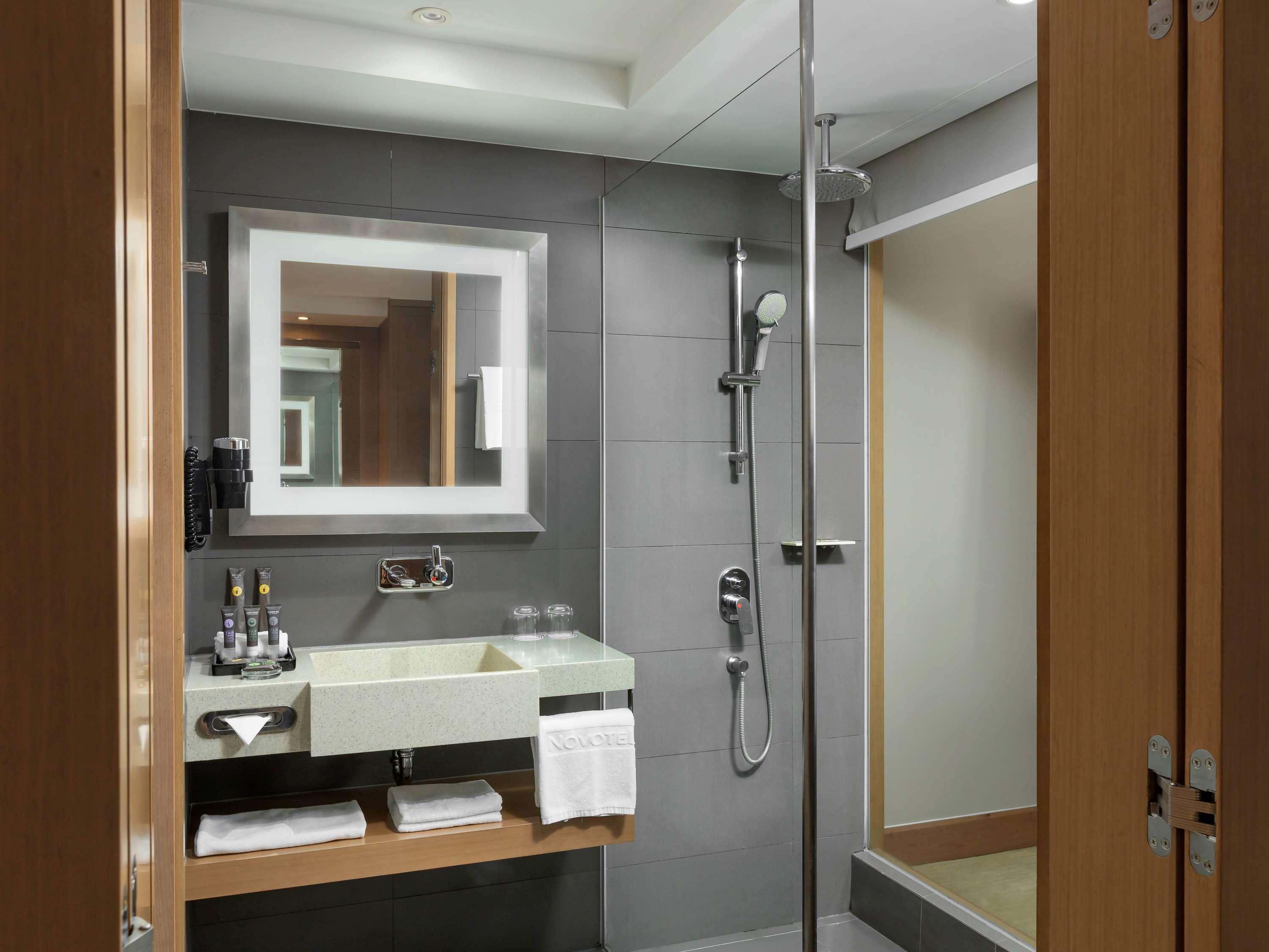 Double Deluxe King Bed