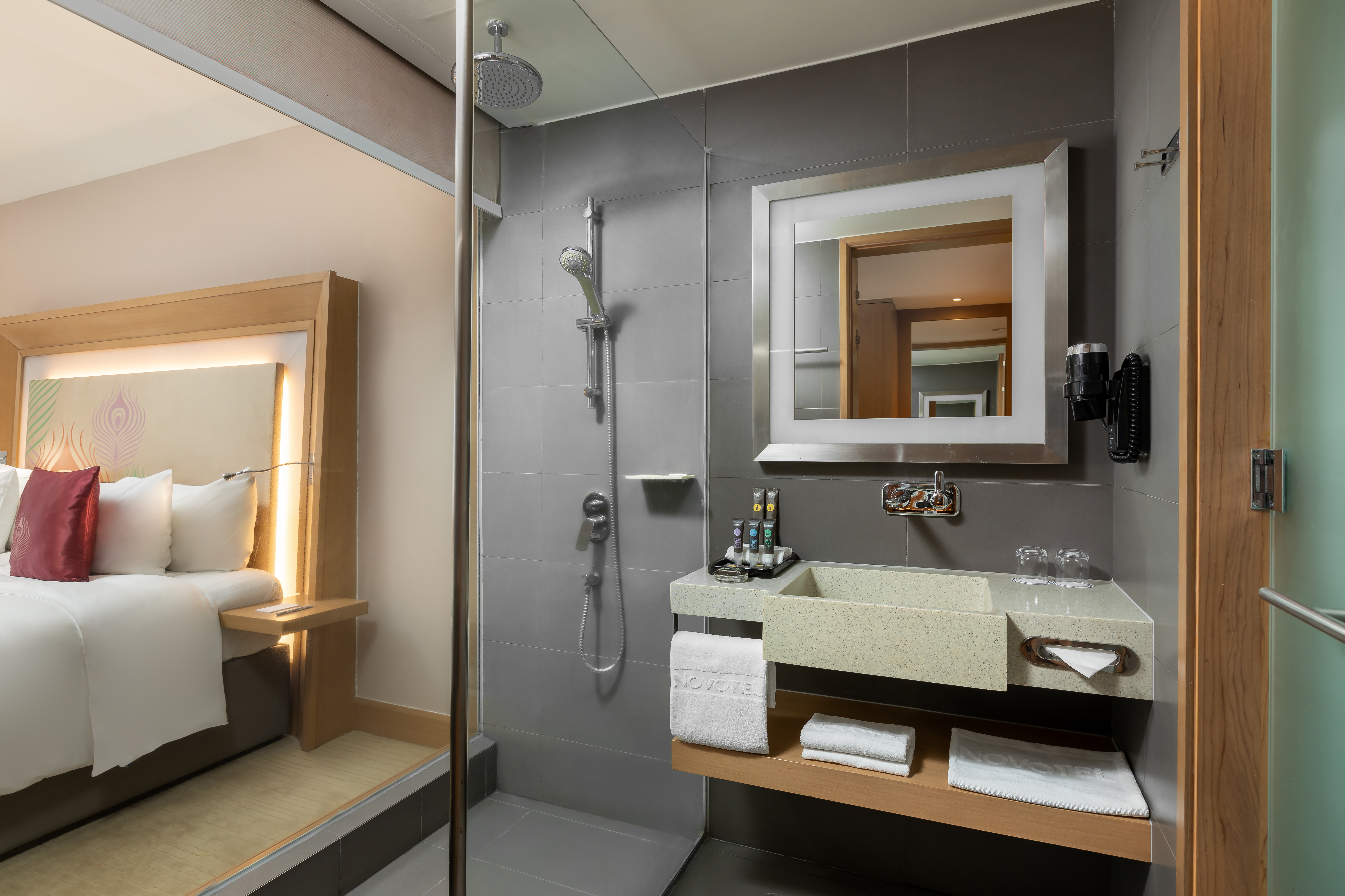 Double Deluxe King Bed