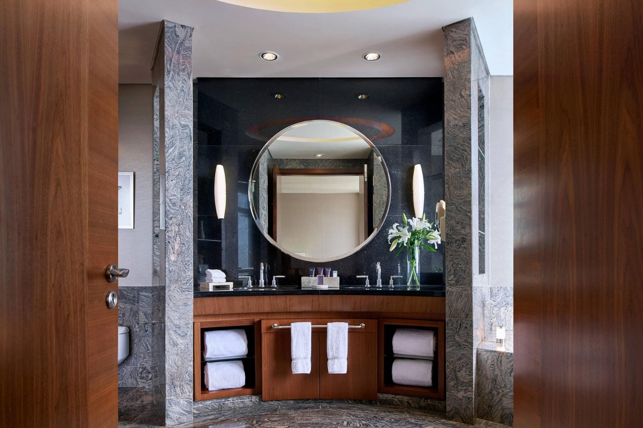 Suite Club City View