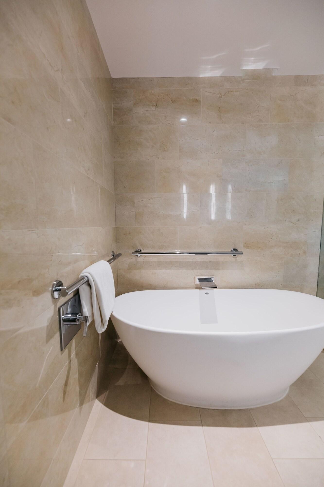 Suite Deluxe King Bed