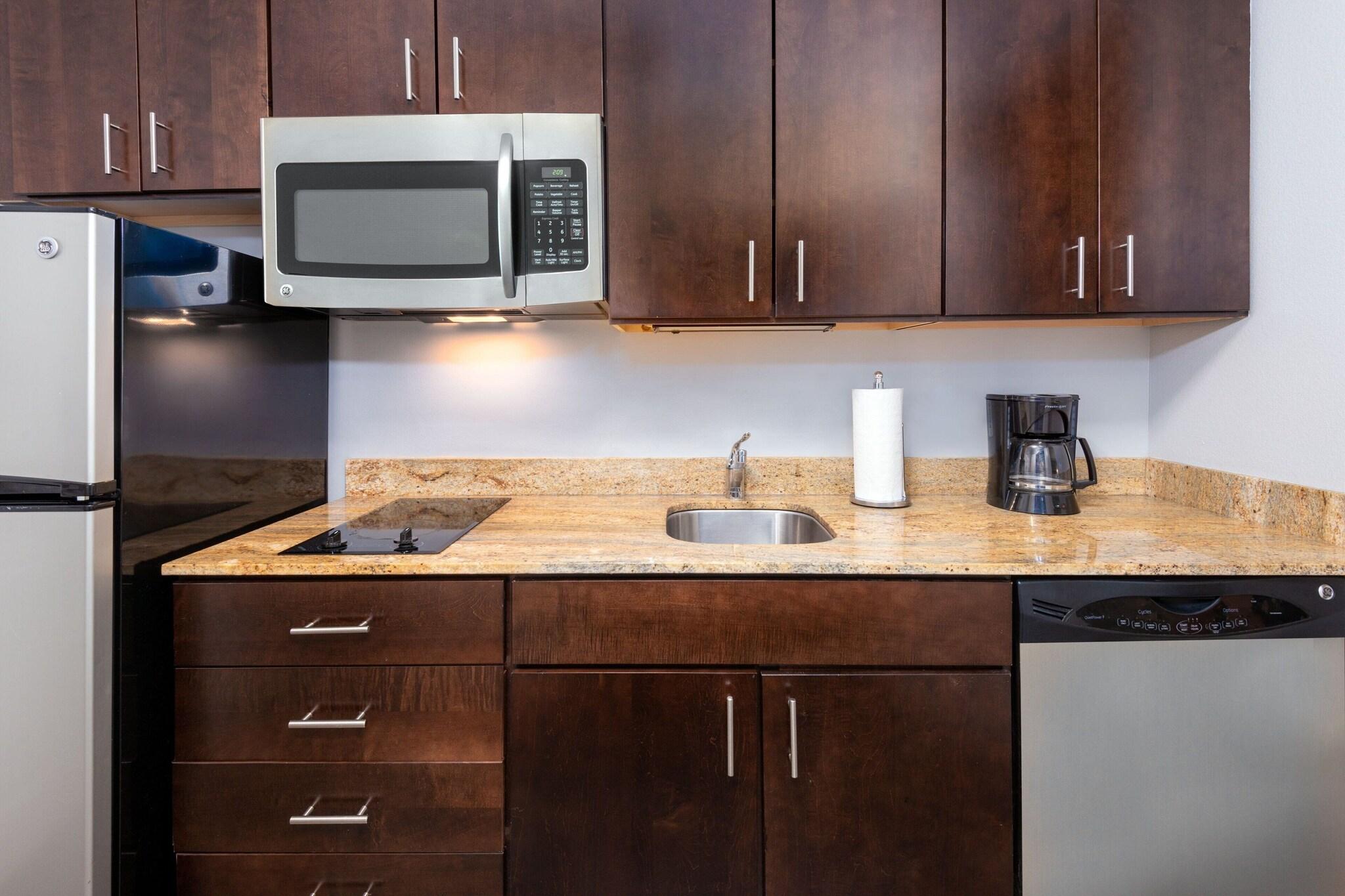 Studio Two Queen Beds