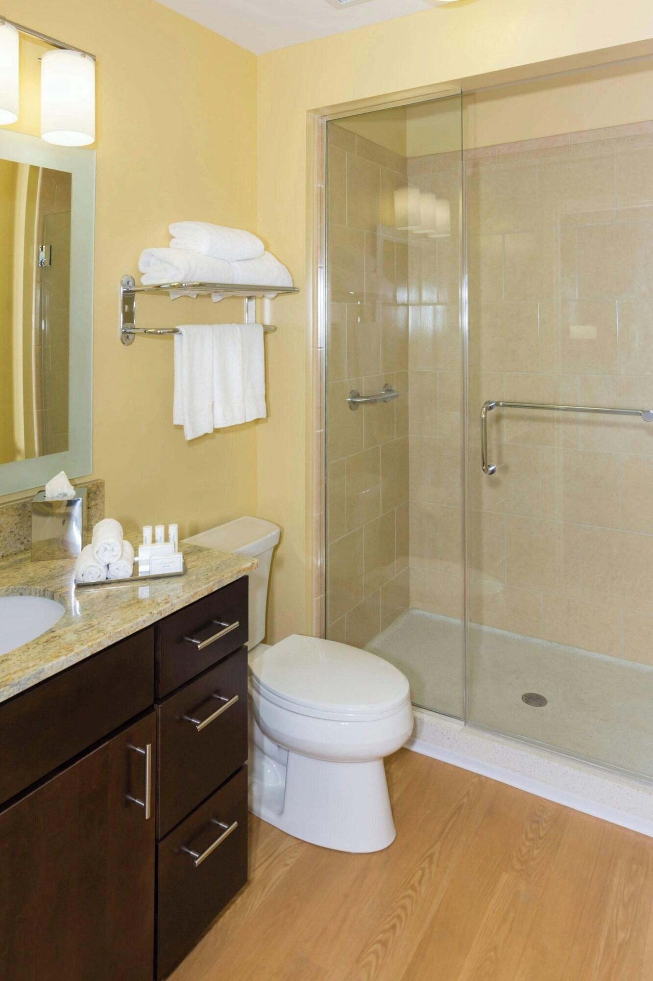 Studio Two Queen Beds