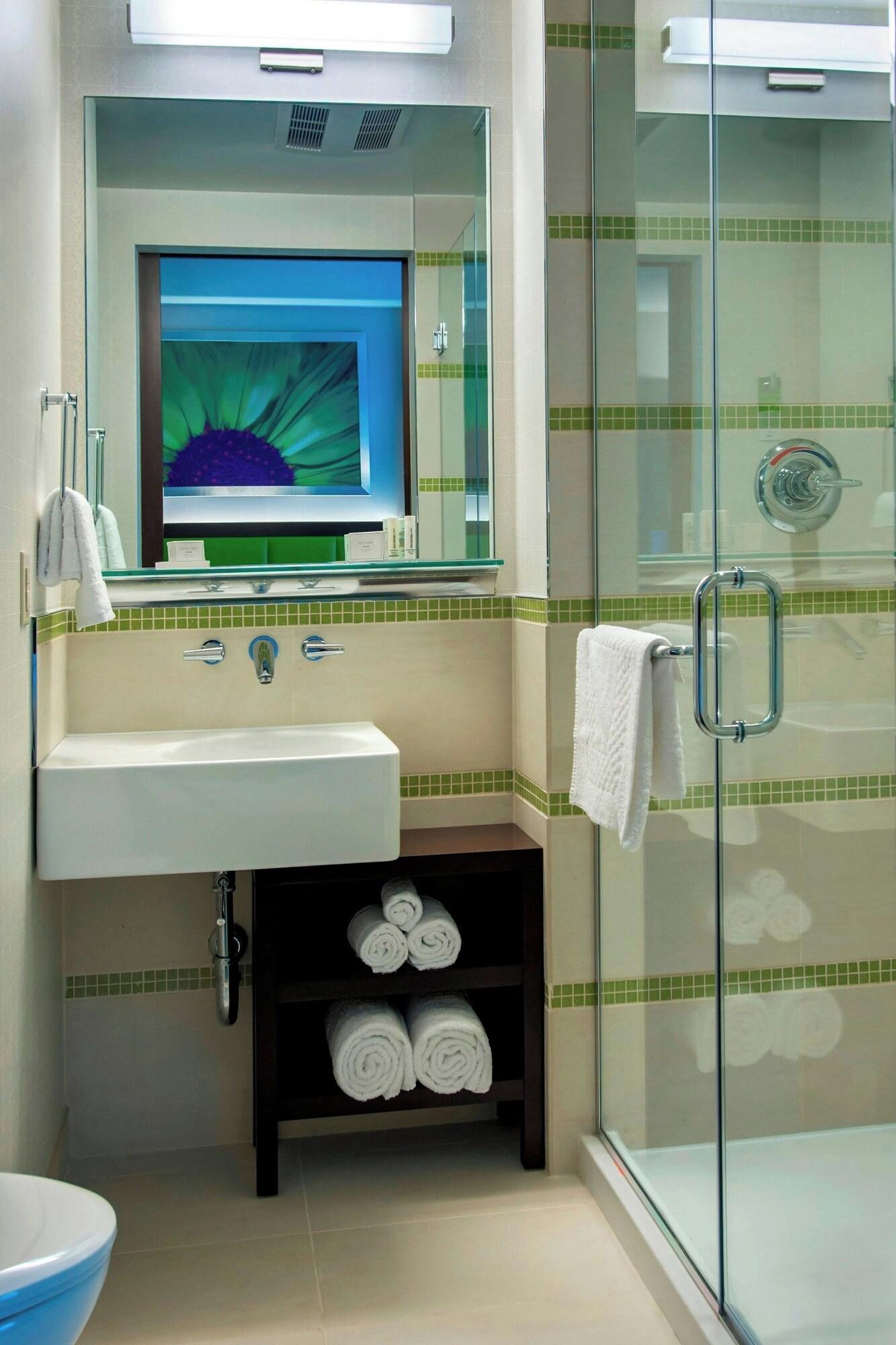 Studio Two Queen Beds