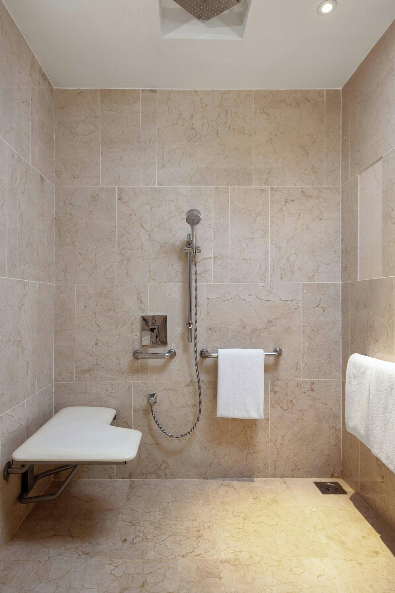 Double Deluxe King Bed