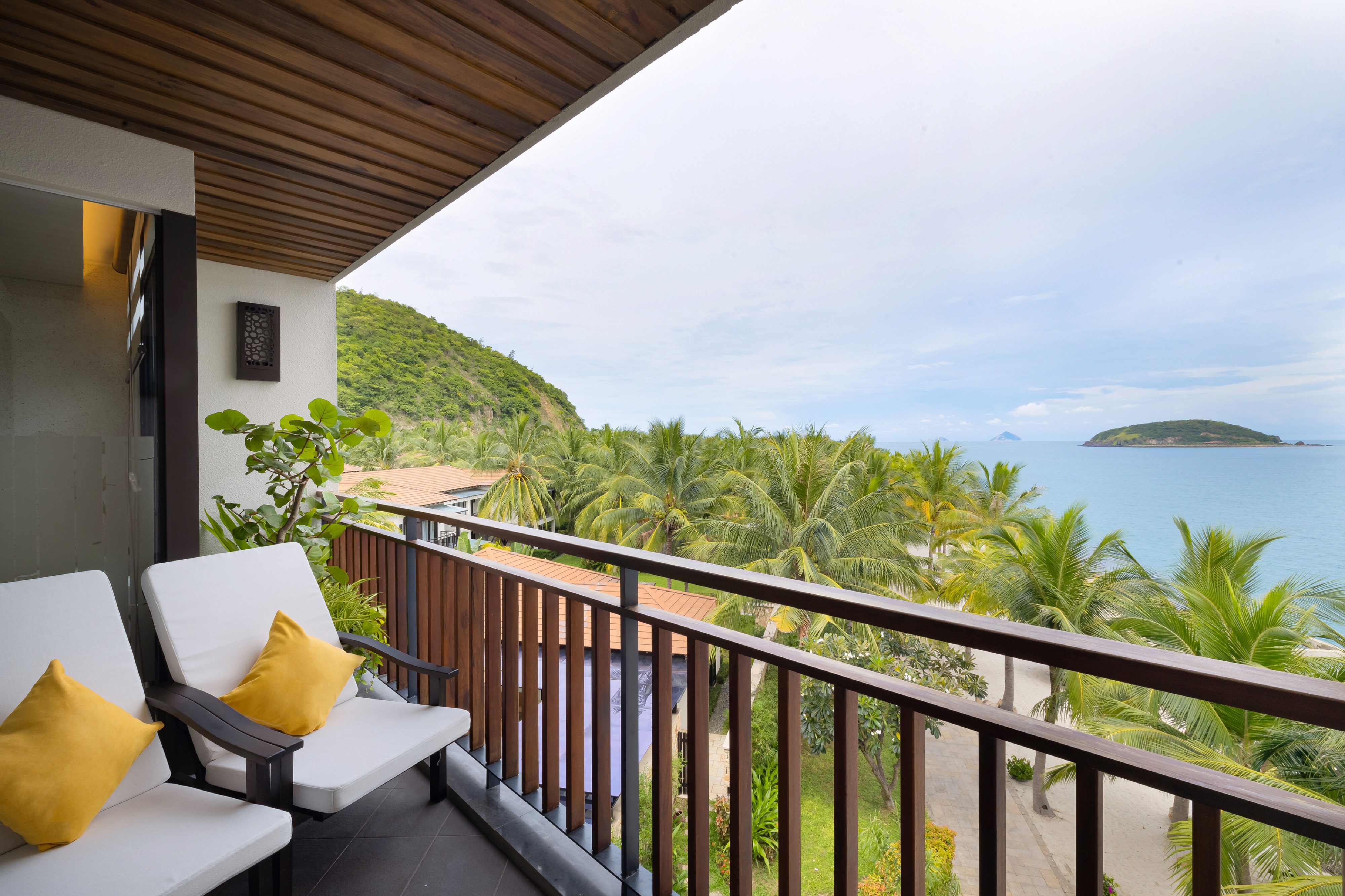 Twin Deluxe with Views