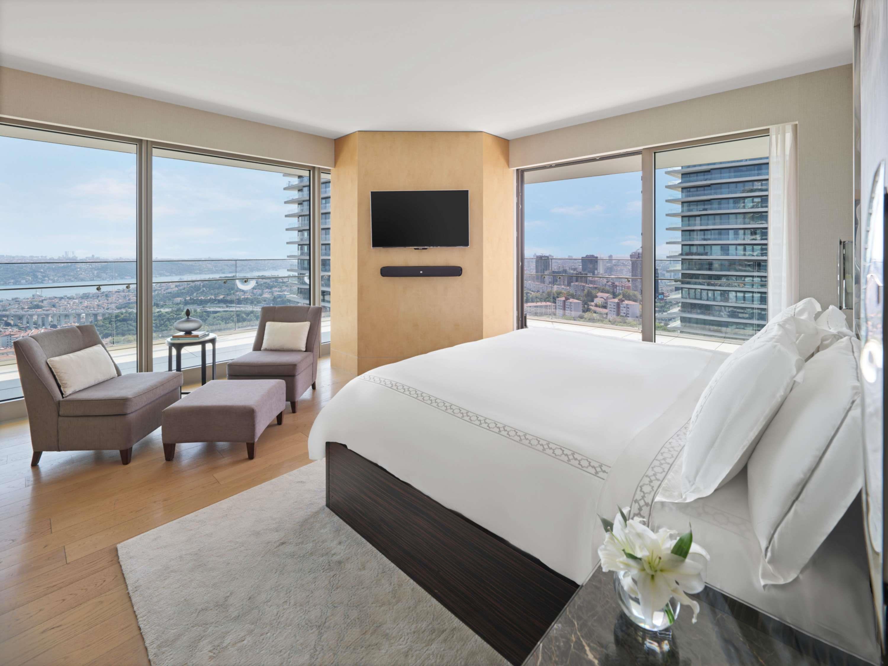Suite with Views