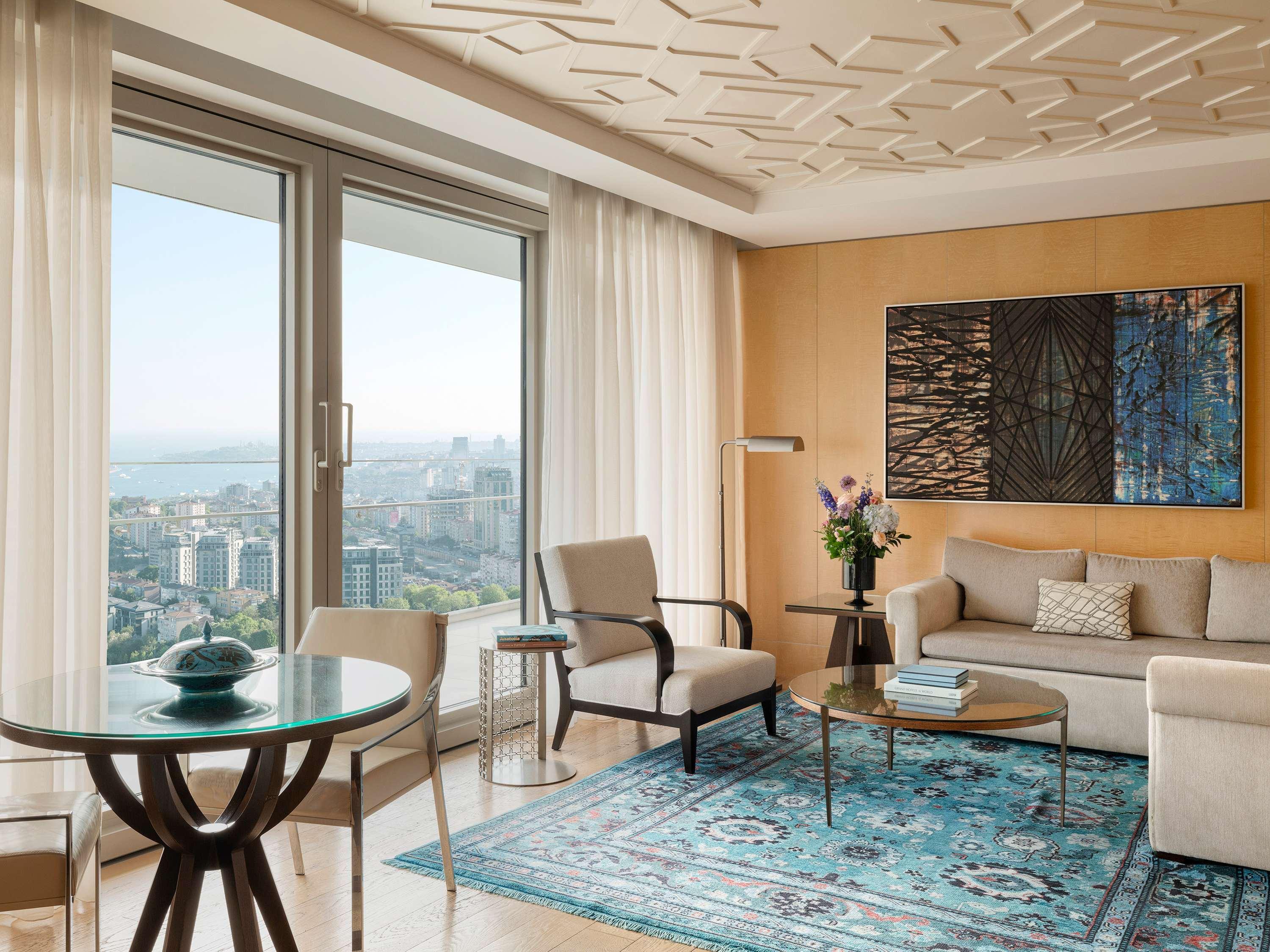 Suite City View King Bed