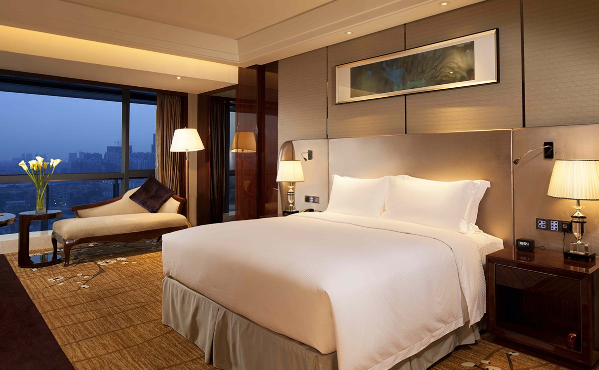 Double Deluxe City View King Bed