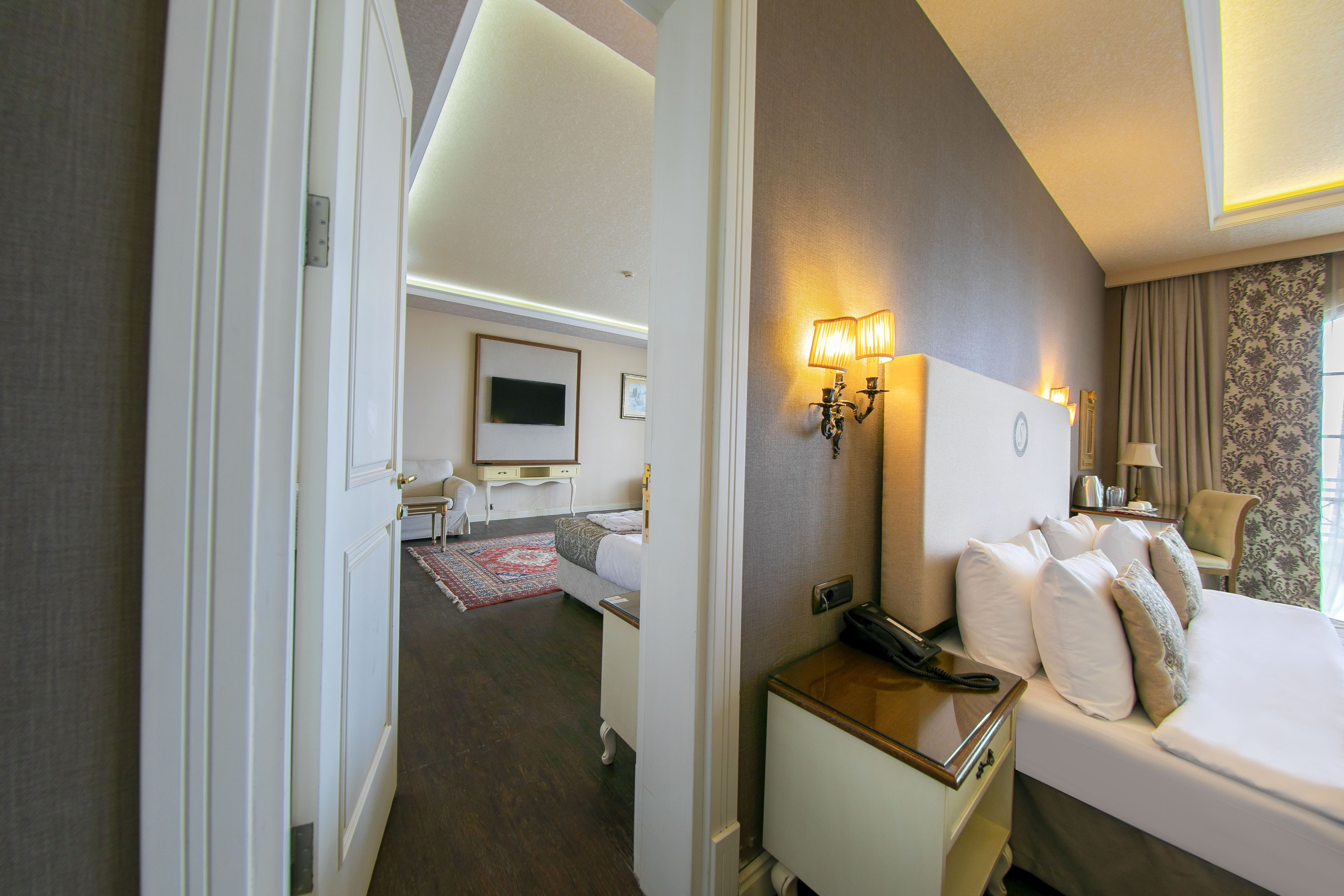 Double Single Executive