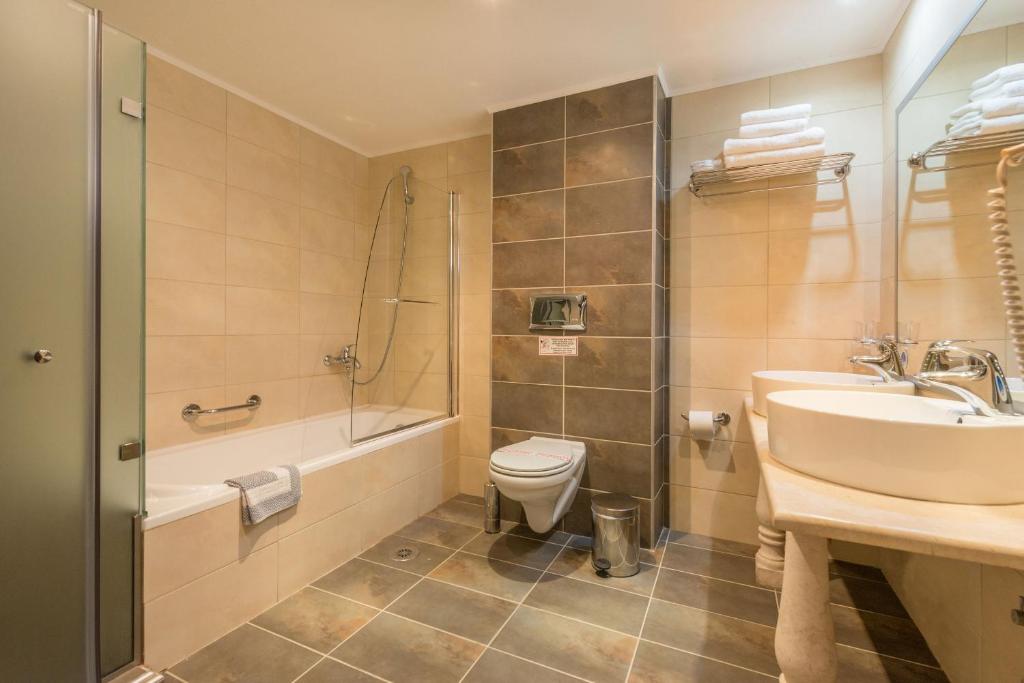 Family Room Land View