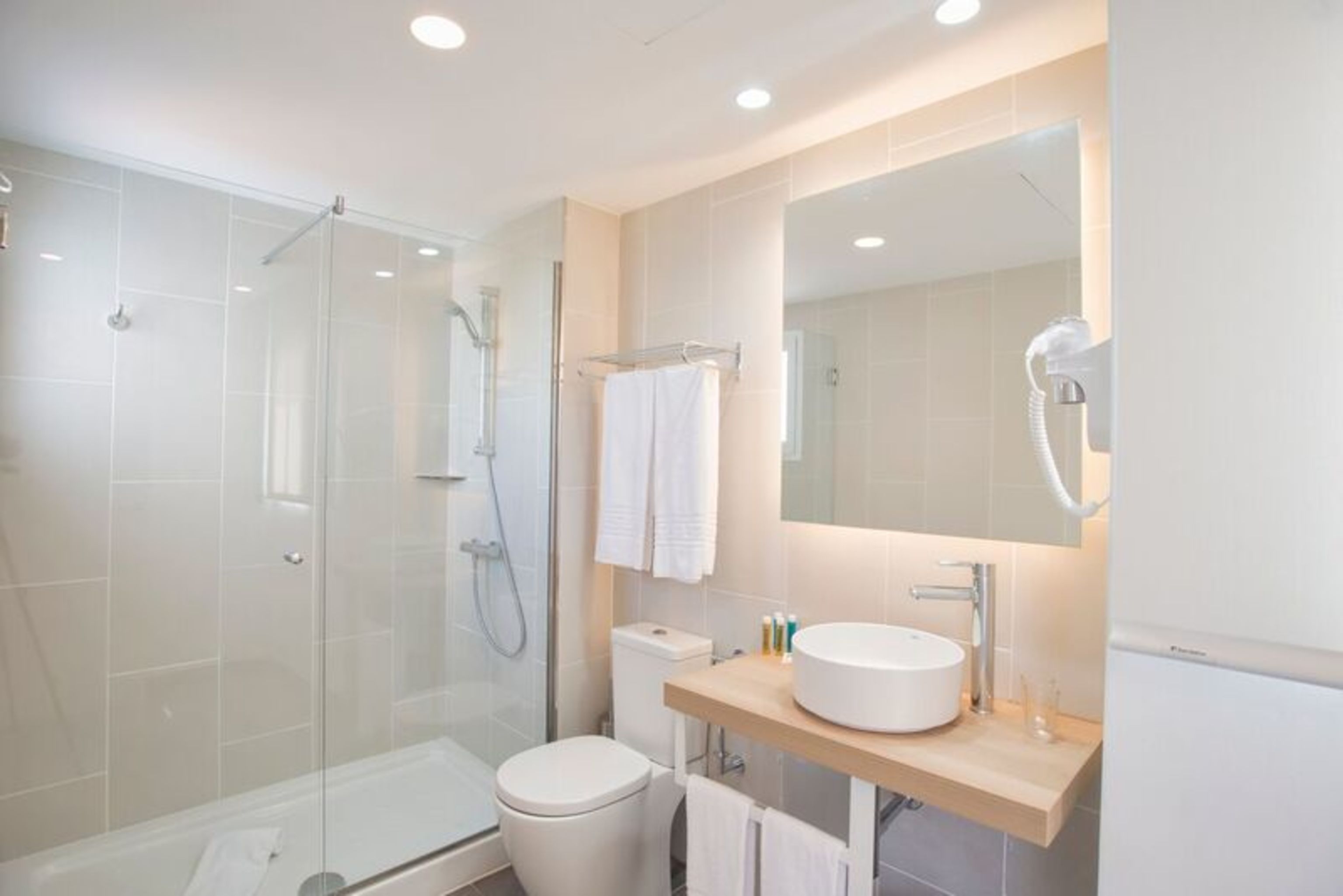 Suite Capacity 6 Two Bedrooms