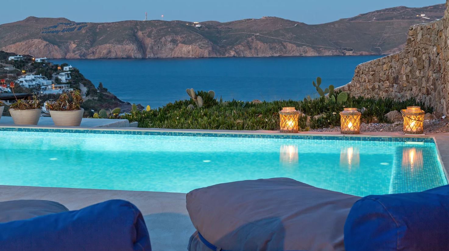 Villa Four Bedrooms with Private Pool