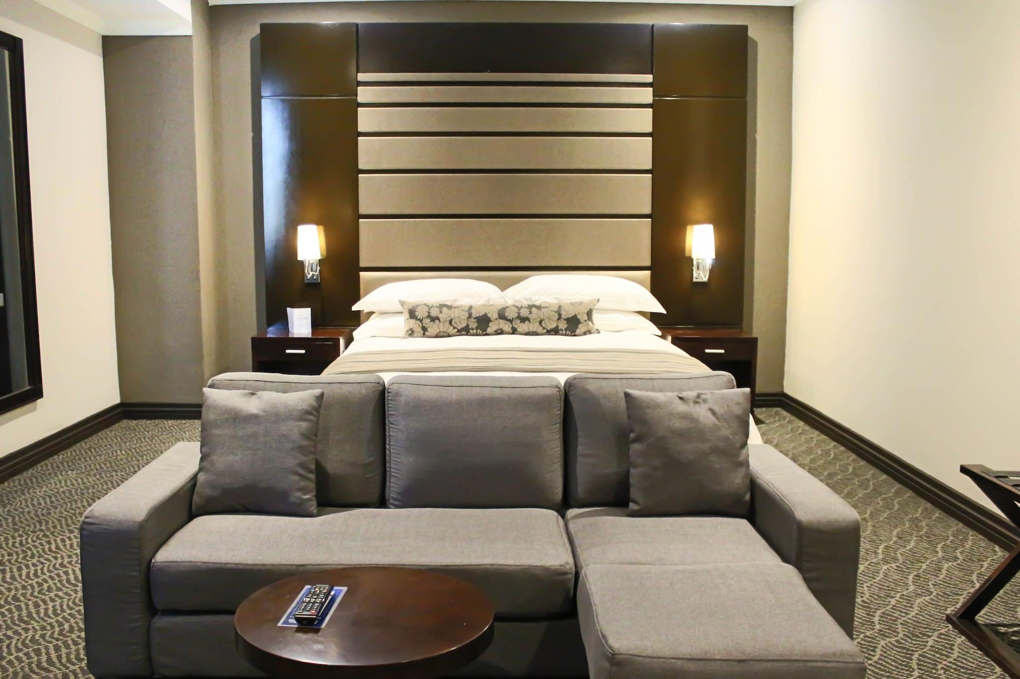 Double King Bed Smoking