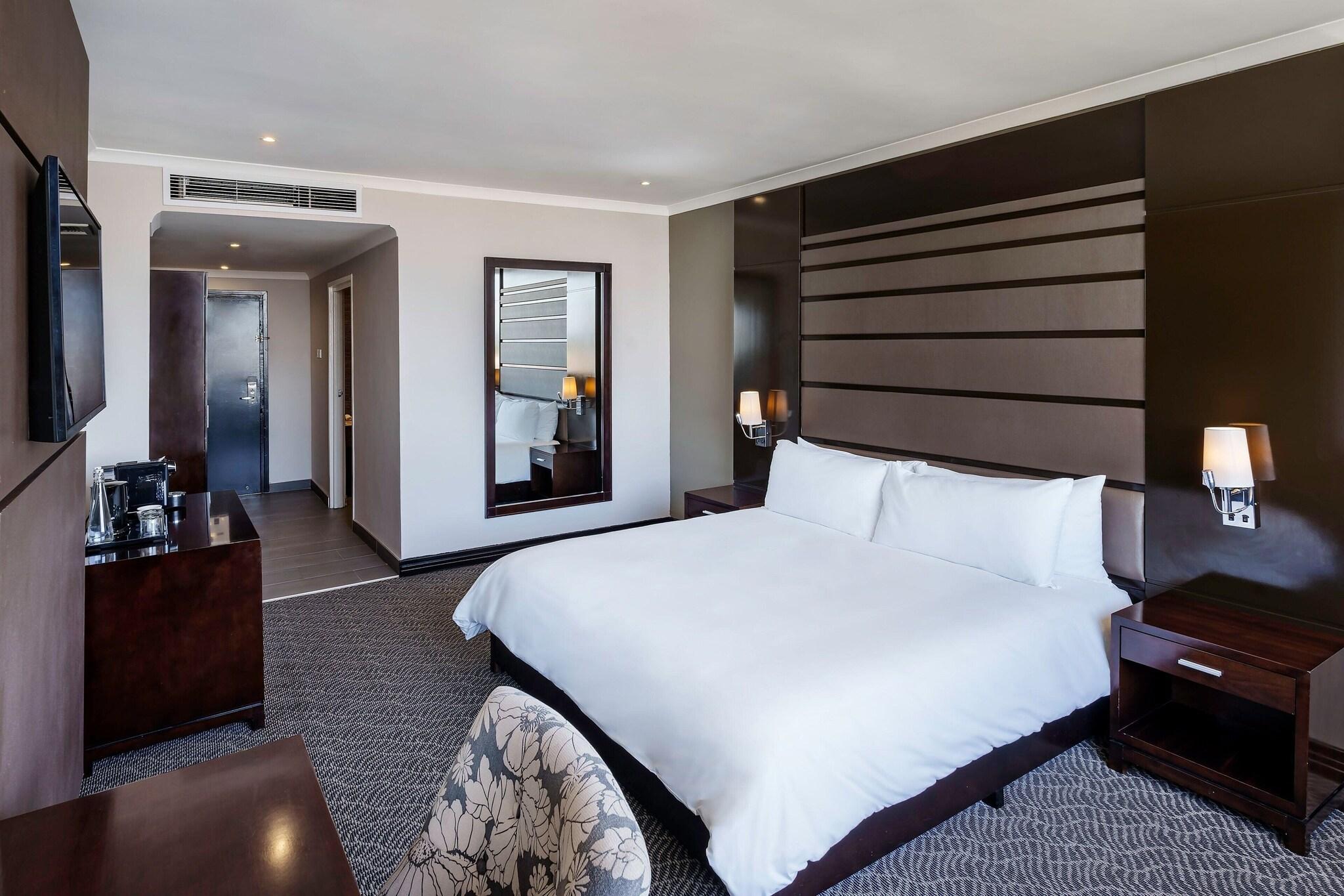 Double Club King Bed