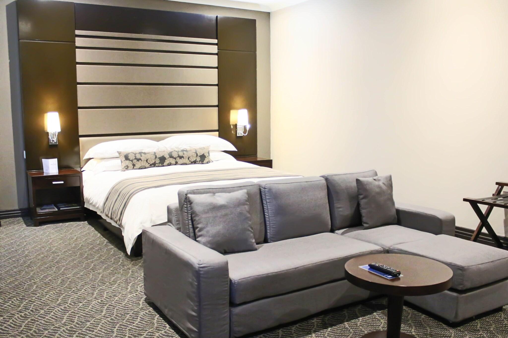 Double Club King Bed