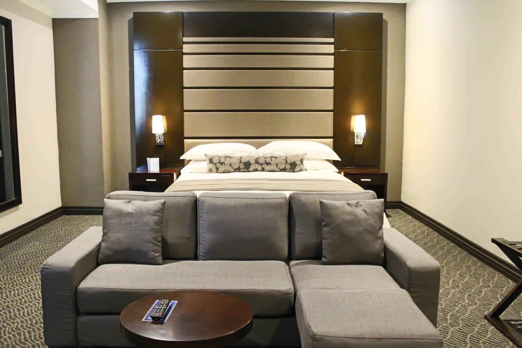 Double Club King Bed