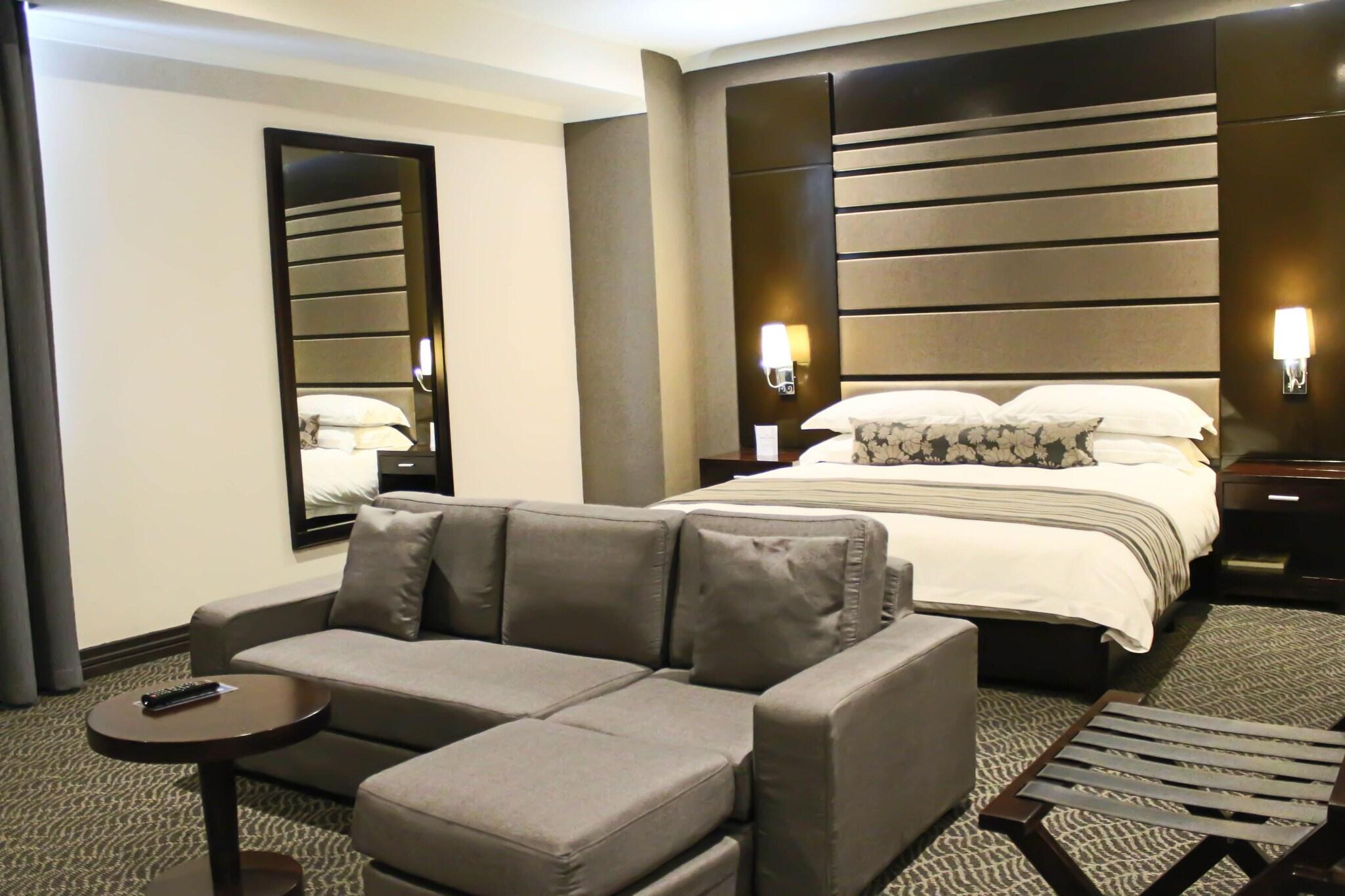 Double Club King Bed